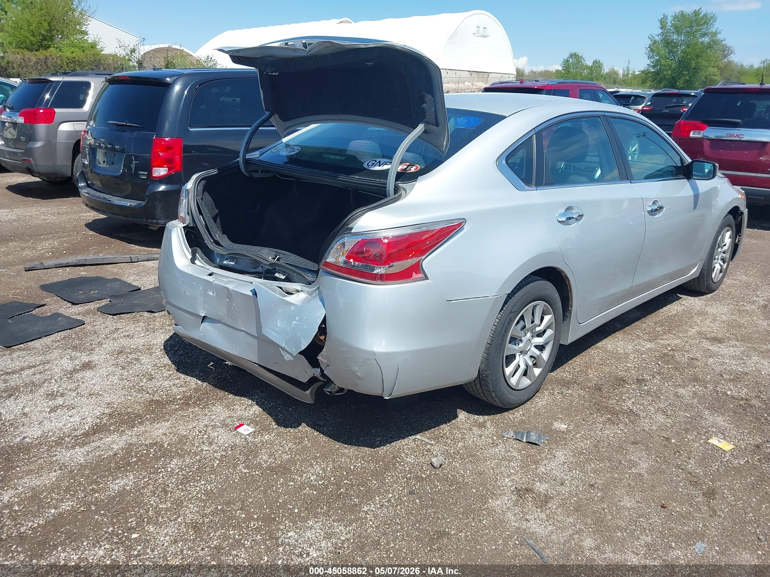2015 Nissan Altima 2.5 S Silver vin: 1N4AL3AP9FN907338