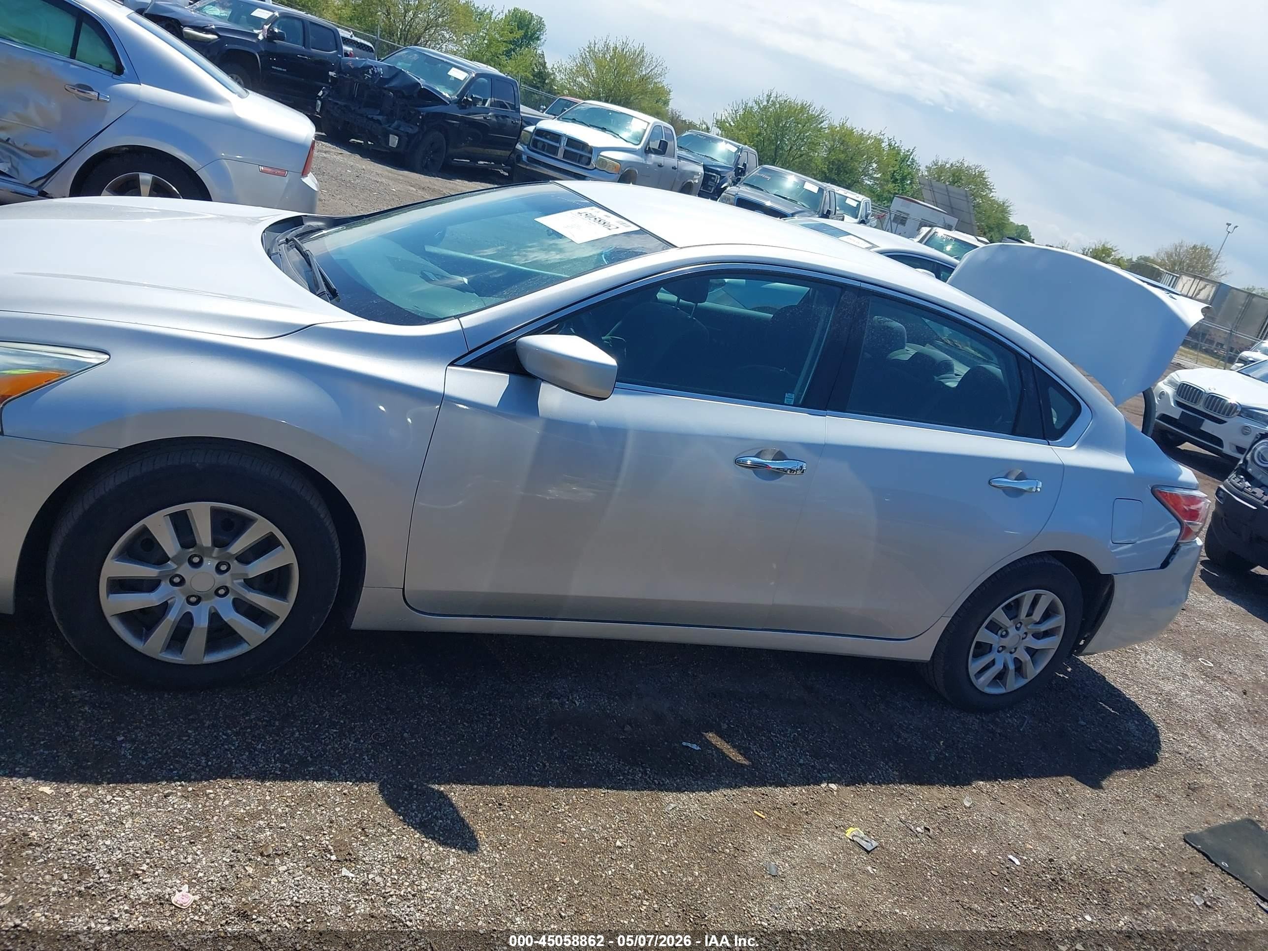 2015 Nissan Altima 2.5 S Silver vin: 1N4AL3AP9FN907338