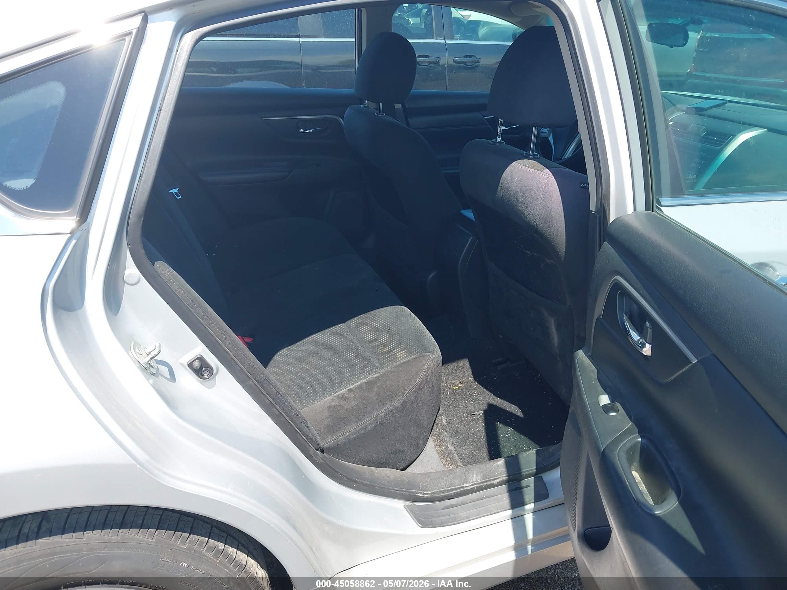 2015 Nissan Altima 2.5 S Silver vin: 1N4AL3AP9FN907338