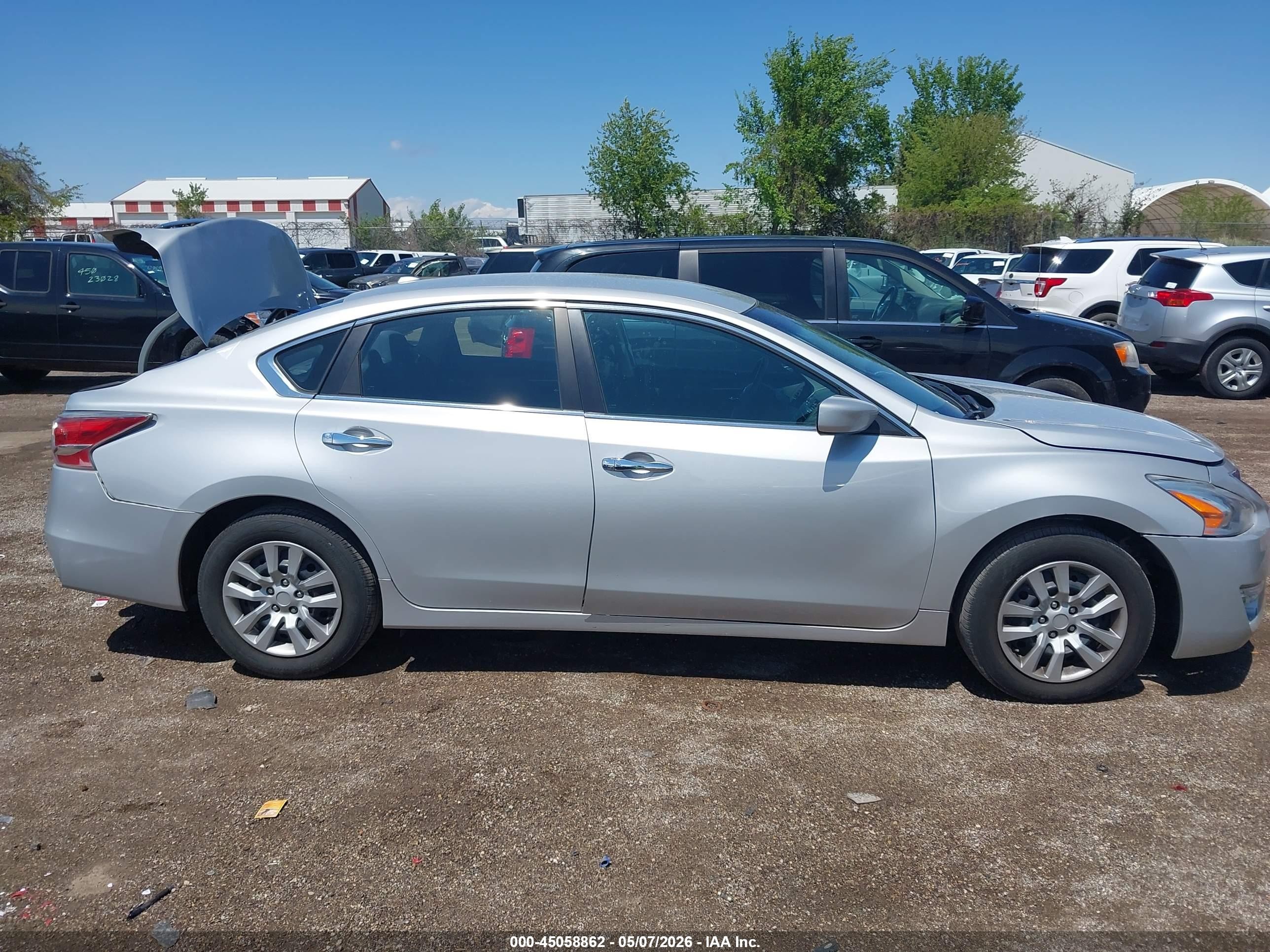 2015 Nissan Altima 2.5 S Silver vin: 1N4AL3AP9FN907338