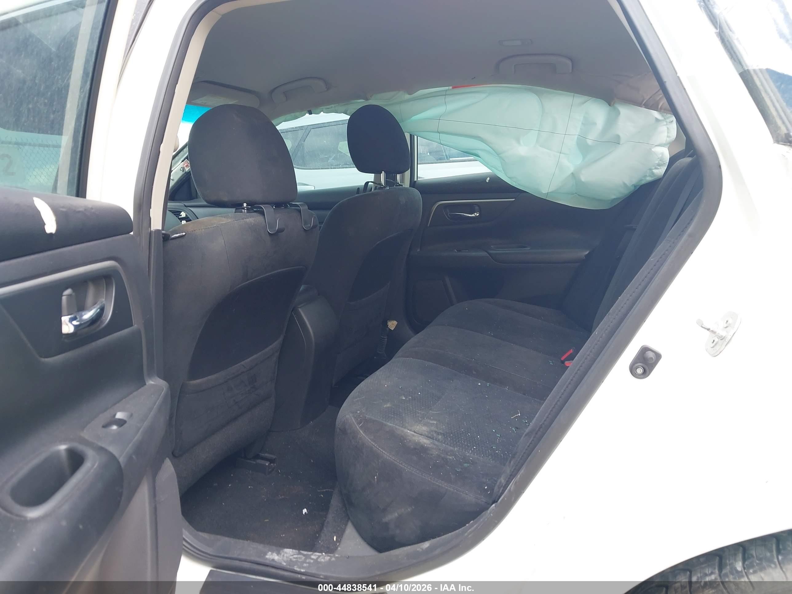 2015 Nissan Altima 2.5 S White vin: 1N4AL3AP9FN910322
