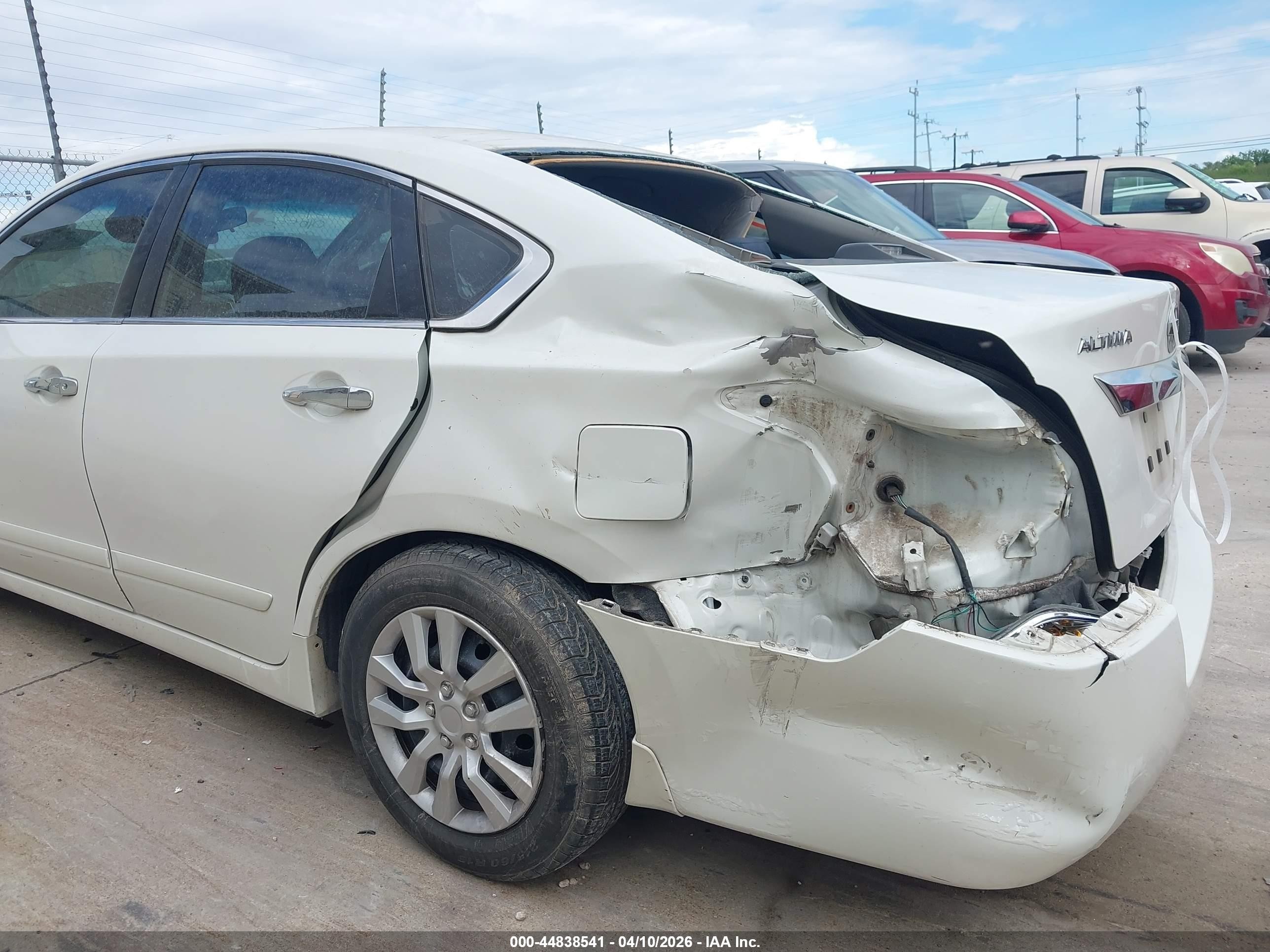 2015 Nissan Altima 2.5 S White vin: 1N4AL3AP9FN910322