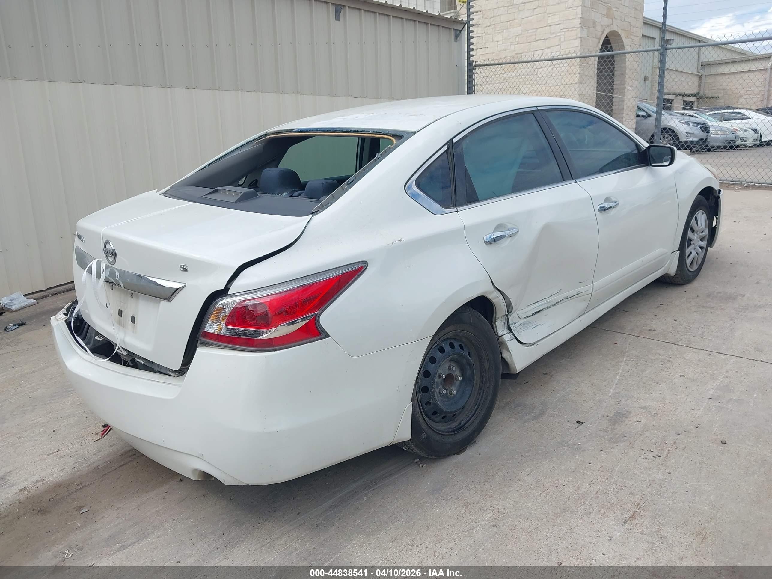 2015 Nissan Altima 2.5 S White vin: 1N4AL3AP9FN910322