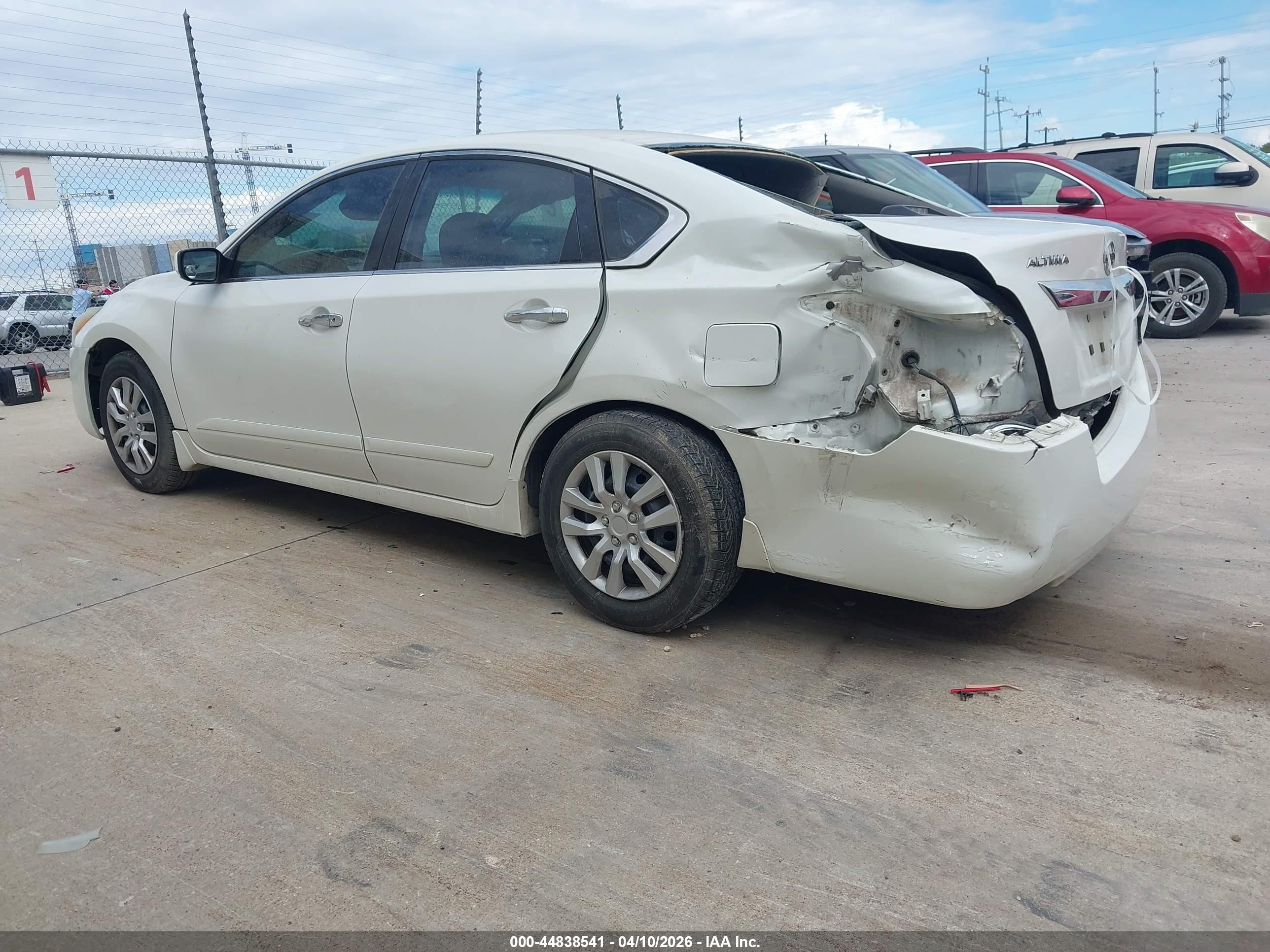 2015 Nissan Altima 2.5 S White vin: 1N4AL3AP9FN910322