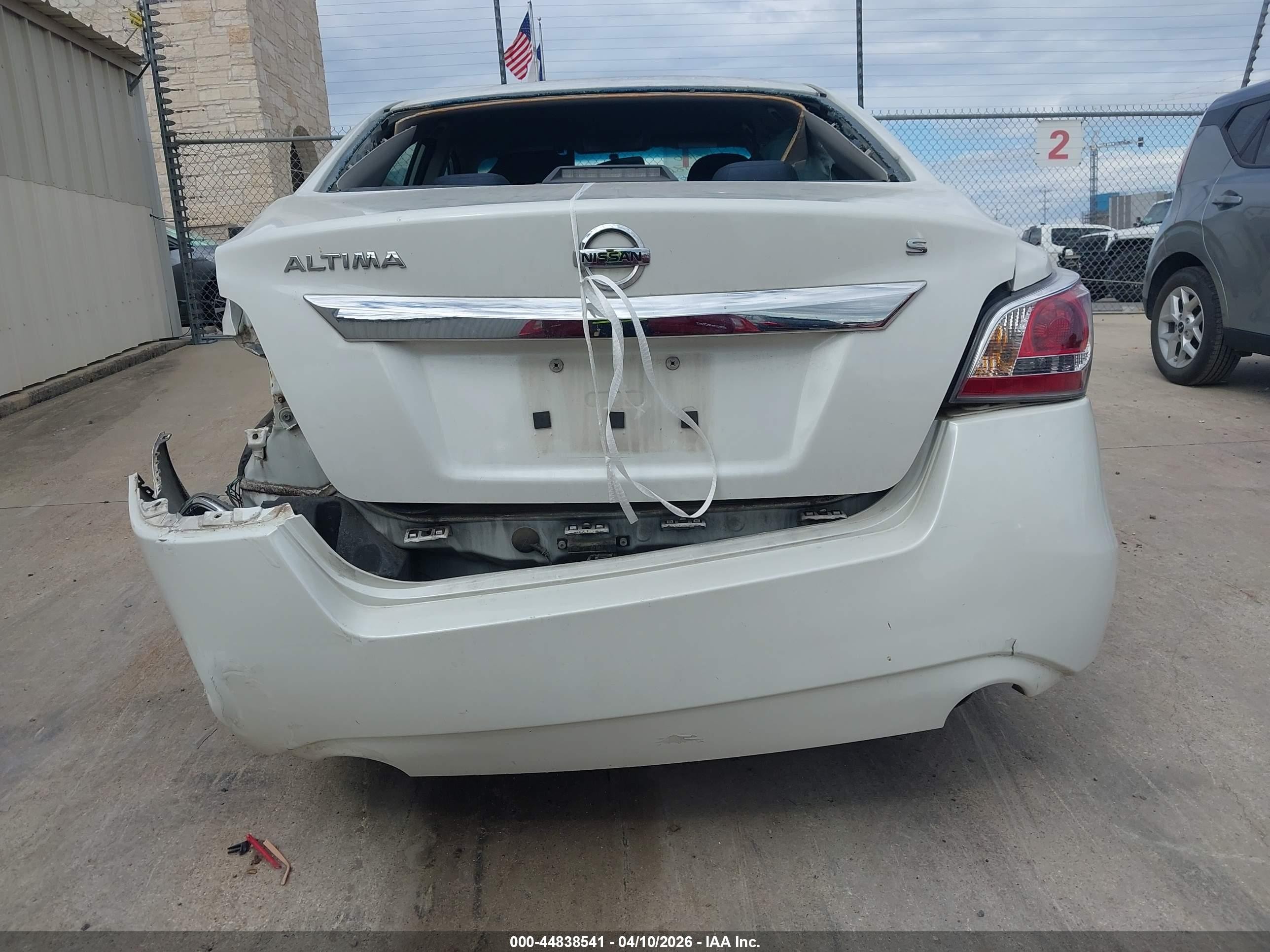 2015 Nissan Altima 2.5 S White vin: 1N4AL3AP9FN910322
