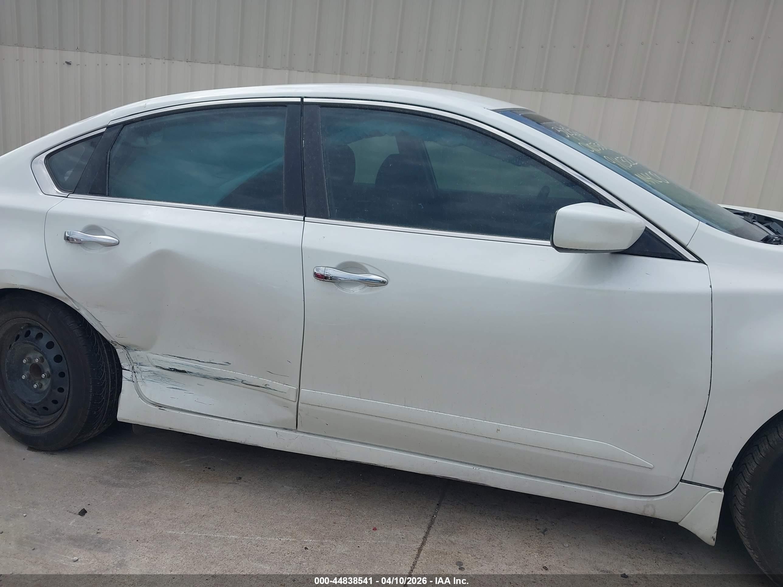 2015 Nissan Altima 2.5 S White vin: 1N4AL3AP9FN910322