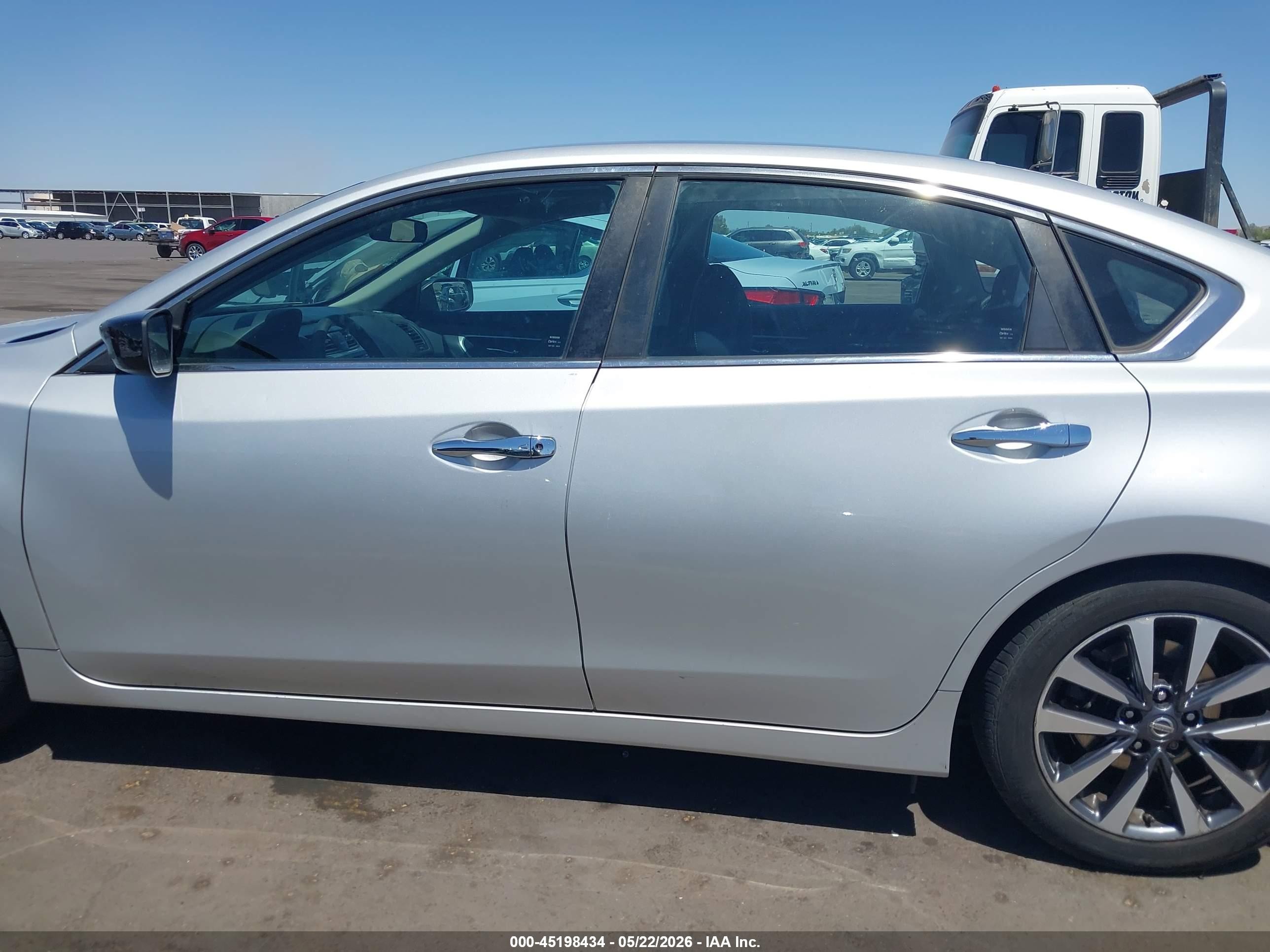 2017 Nissan Altima 2.5 Sv Silver vin: 1N4AL3AP9HC207205