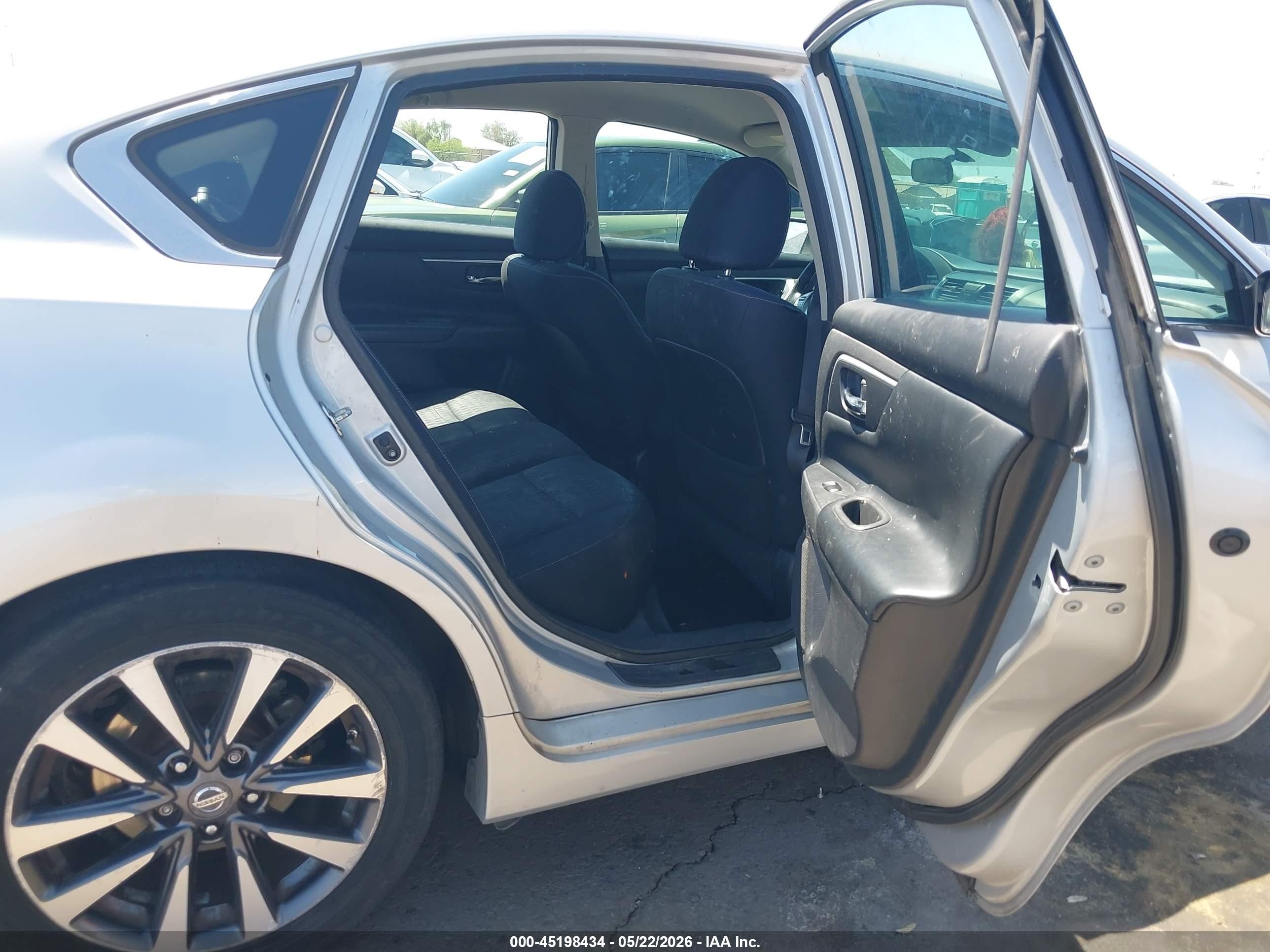 2017 Nissan Altima 2.5 Sv Silver vin: 1N4AL3AP9HC207205