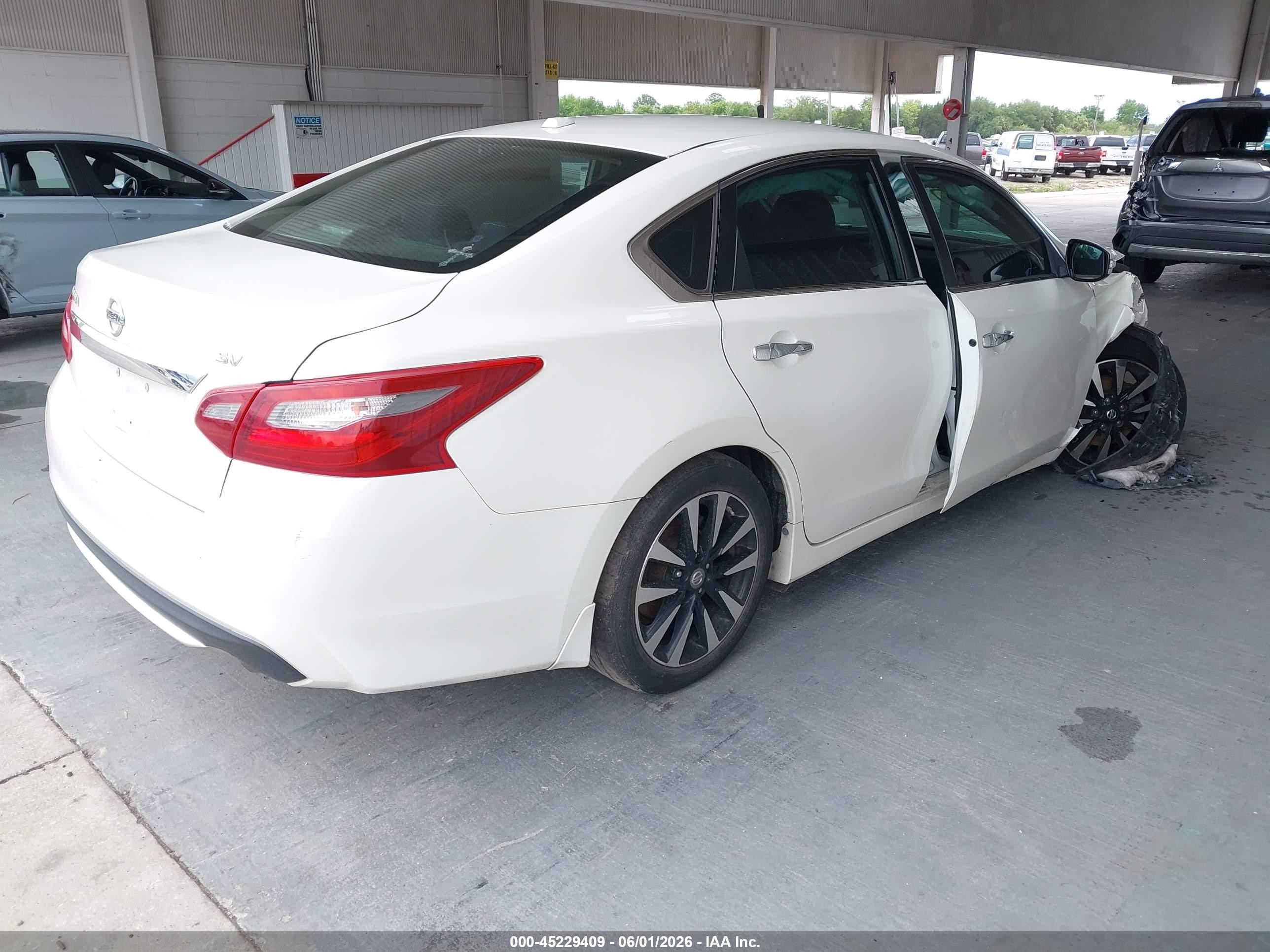 2018 Nissan Altima 2.5 Sv White vin: 1N4AL3AP9JC171053