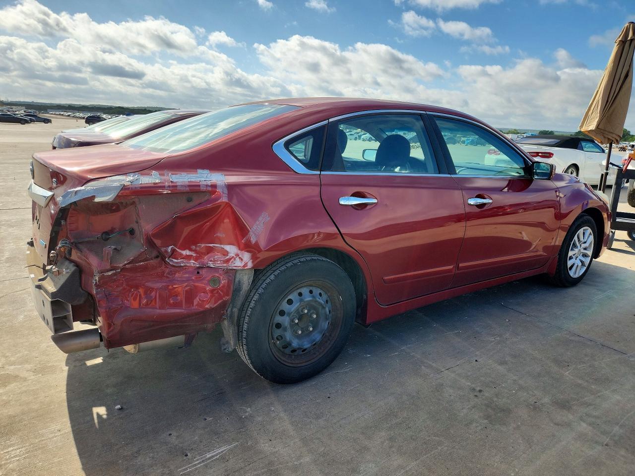 2013 Nissan Altima 2.5 Red vin: 1N4AL3APXDC102053