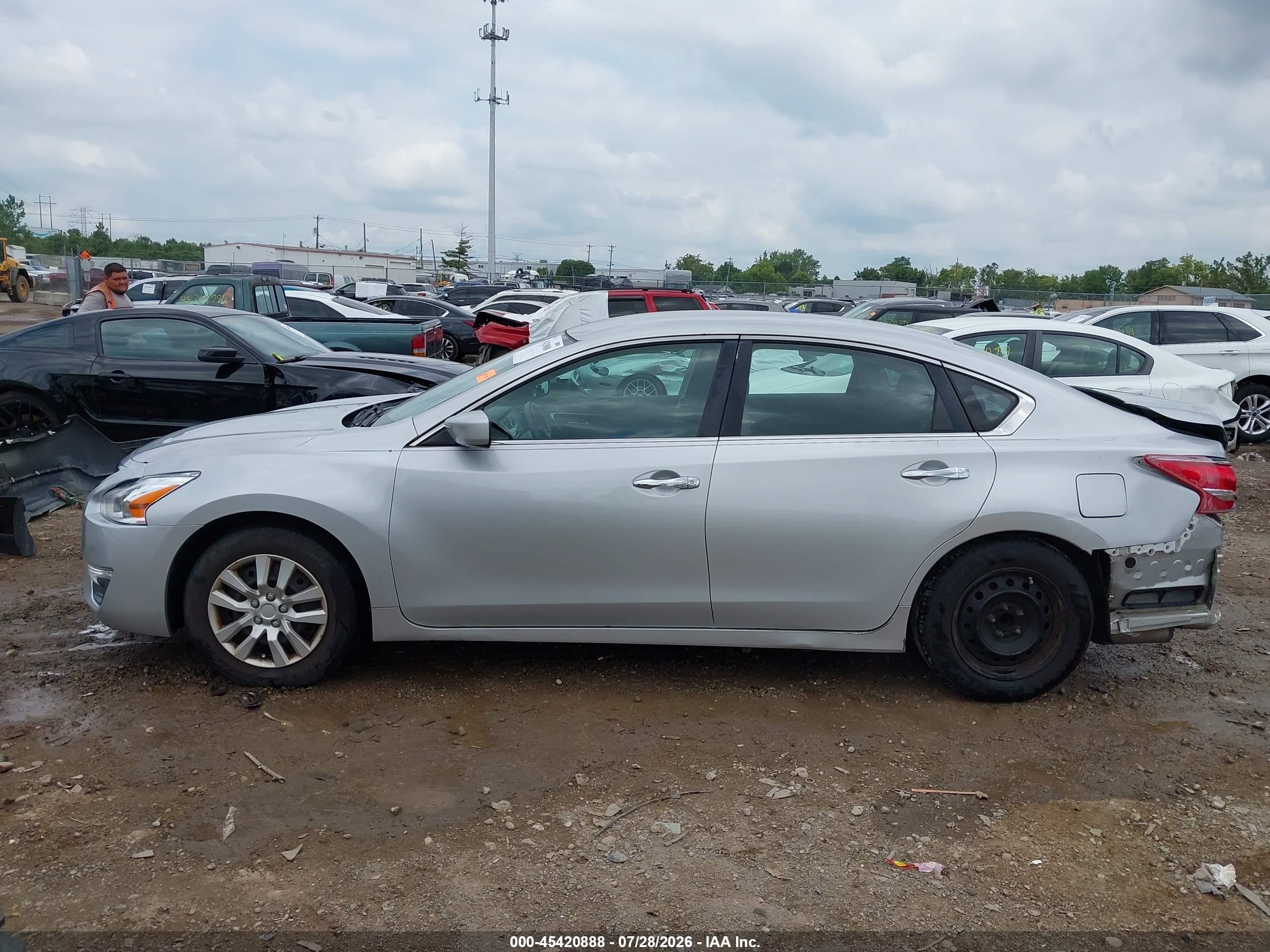 2013 Nissan Altima 2.5 S Silver vin: 1N4AL3APXDC150393