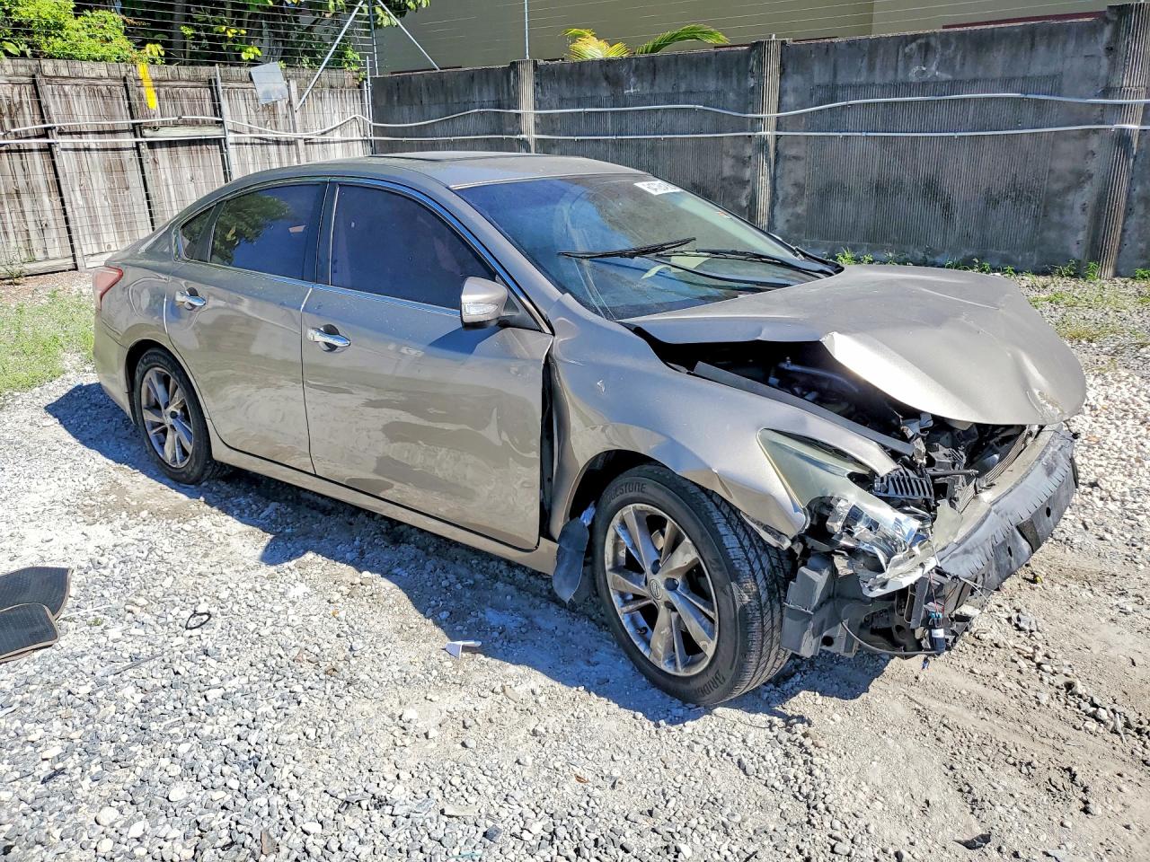 2013 Nissan Altima 2.5 Gold vin: 1N4AL3APXDC204968
