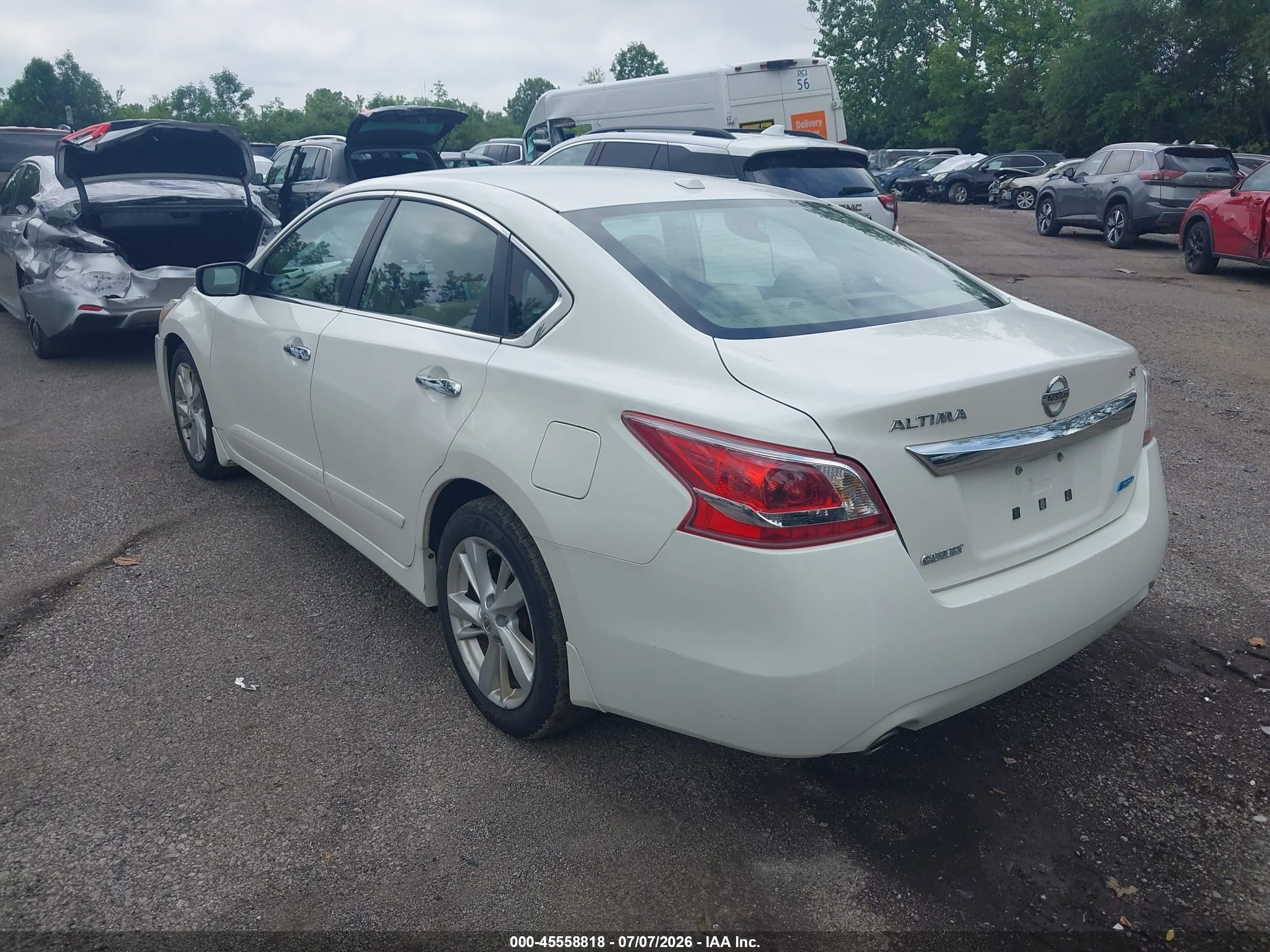 2013 Nissan Altima 2.5 Sv White vin: 1N4AL3APXDC281081