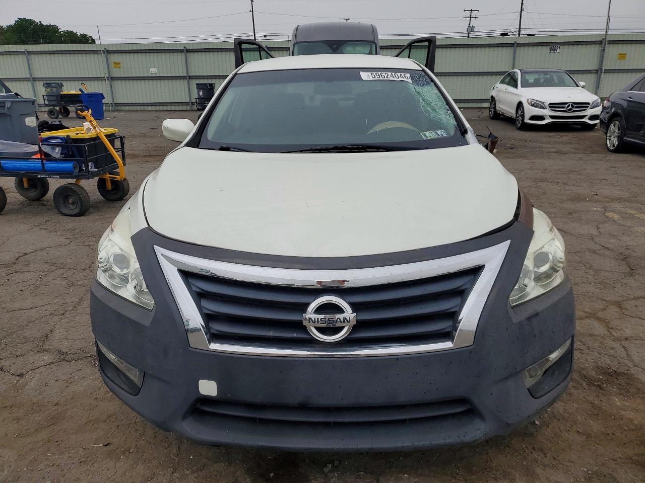 2013 Nissan Altima 2.5/s/sv/sl White vin: 1N4AL3APXDC922701