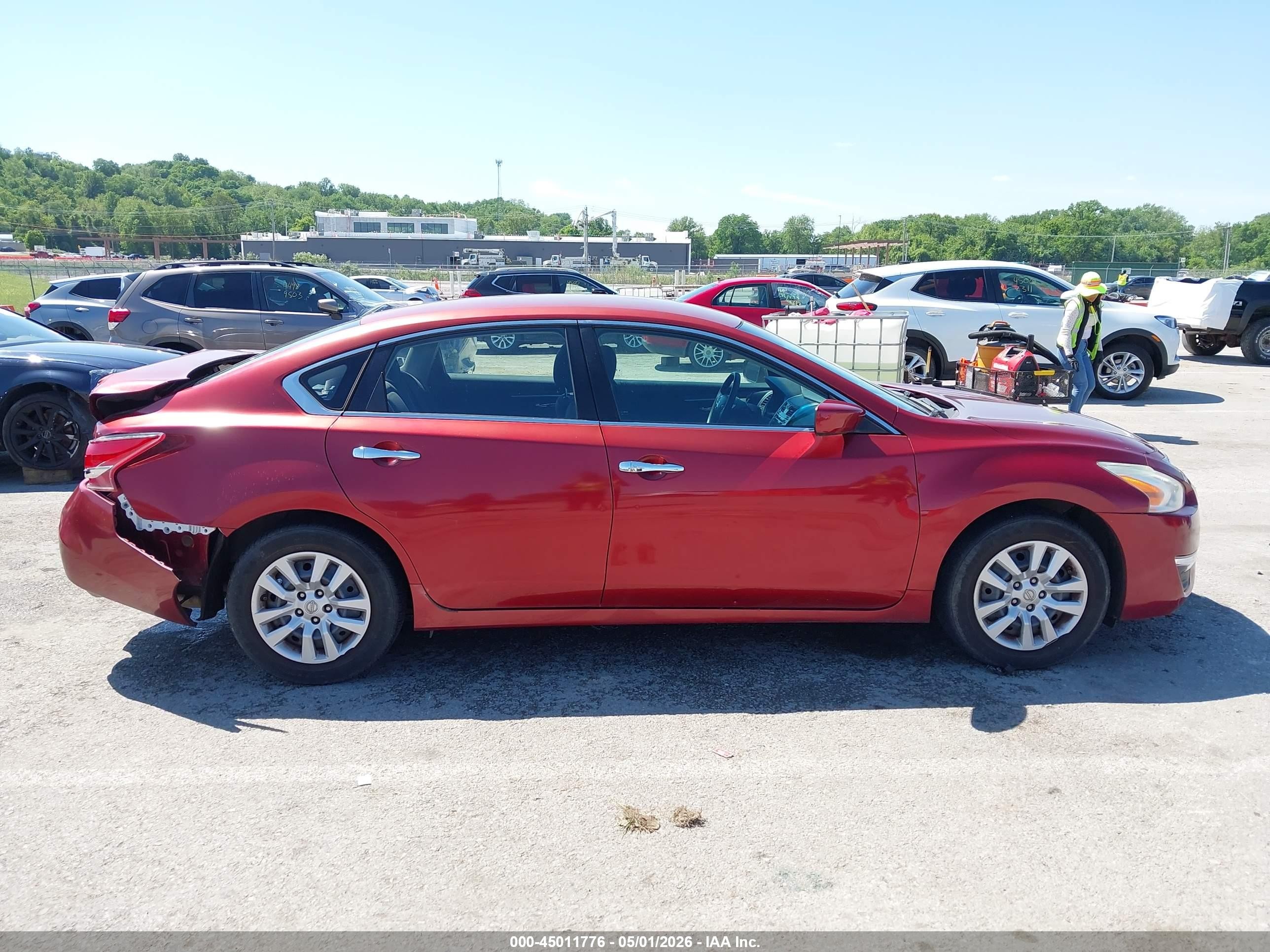 2013 Nissan Altima 2.5 S Red vin: 1N4AL3APXDN420100