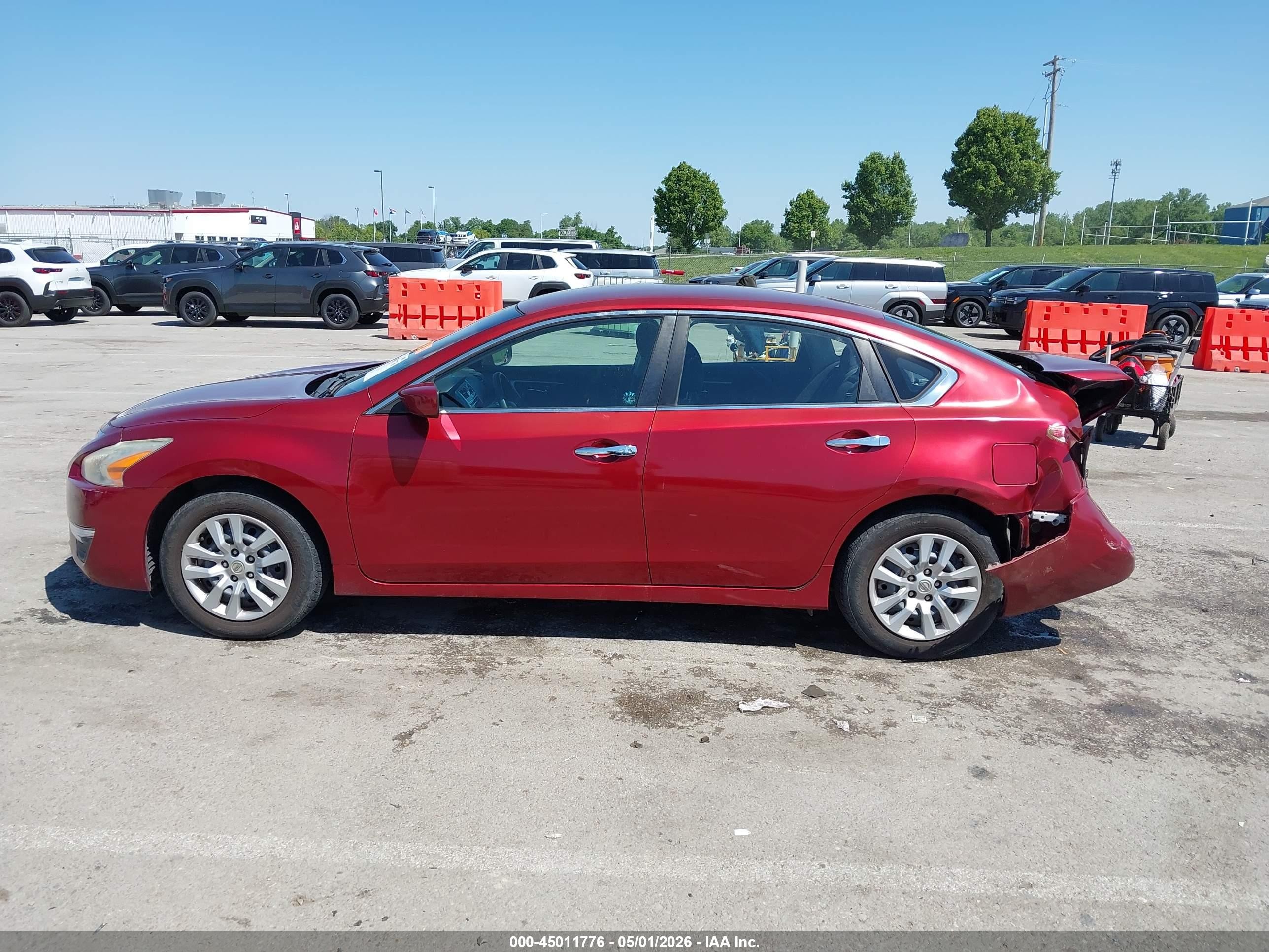 2013 Nissan Altima 2.5 S Red vin: 1N4AL3APXDN420100