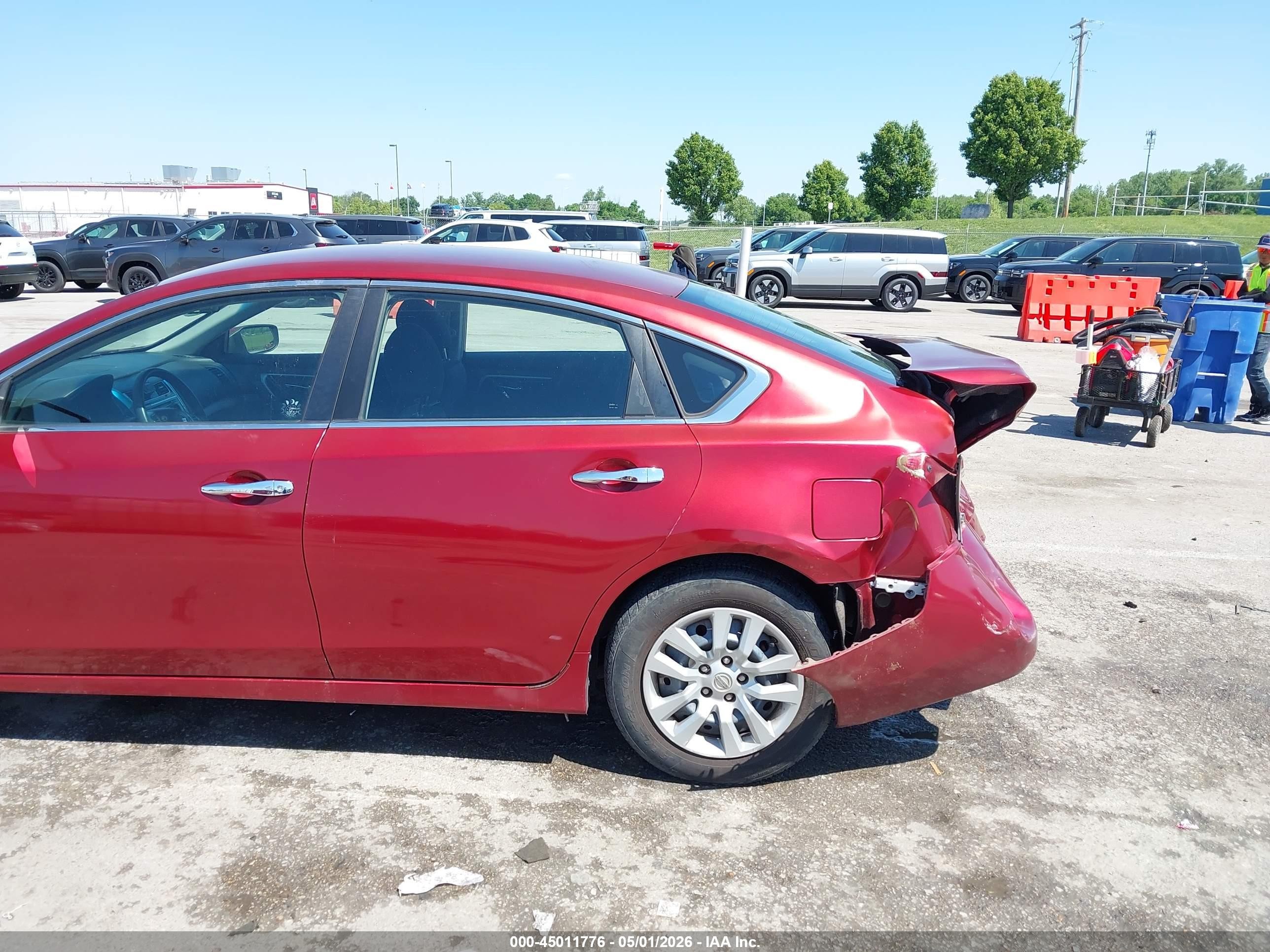 2013 Nissan Altima 2.5 S Red vin: 1N4AL3APXDN420100