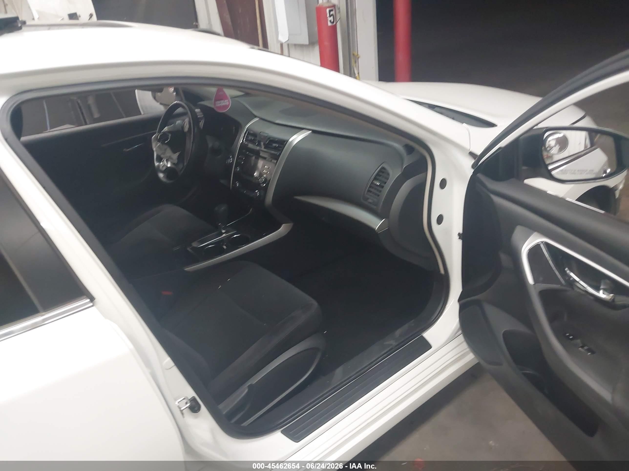 2013 Nissan Altima 2.5 Sv White vin: 1N4AL3APXDN420663
