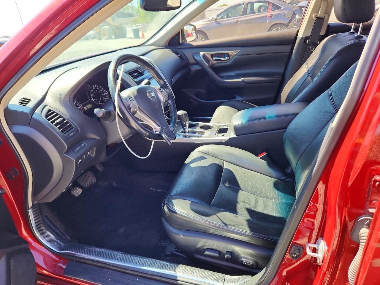 2013 Nissan Altima 2.5 Red vin: 1N4AL3APXDN445157