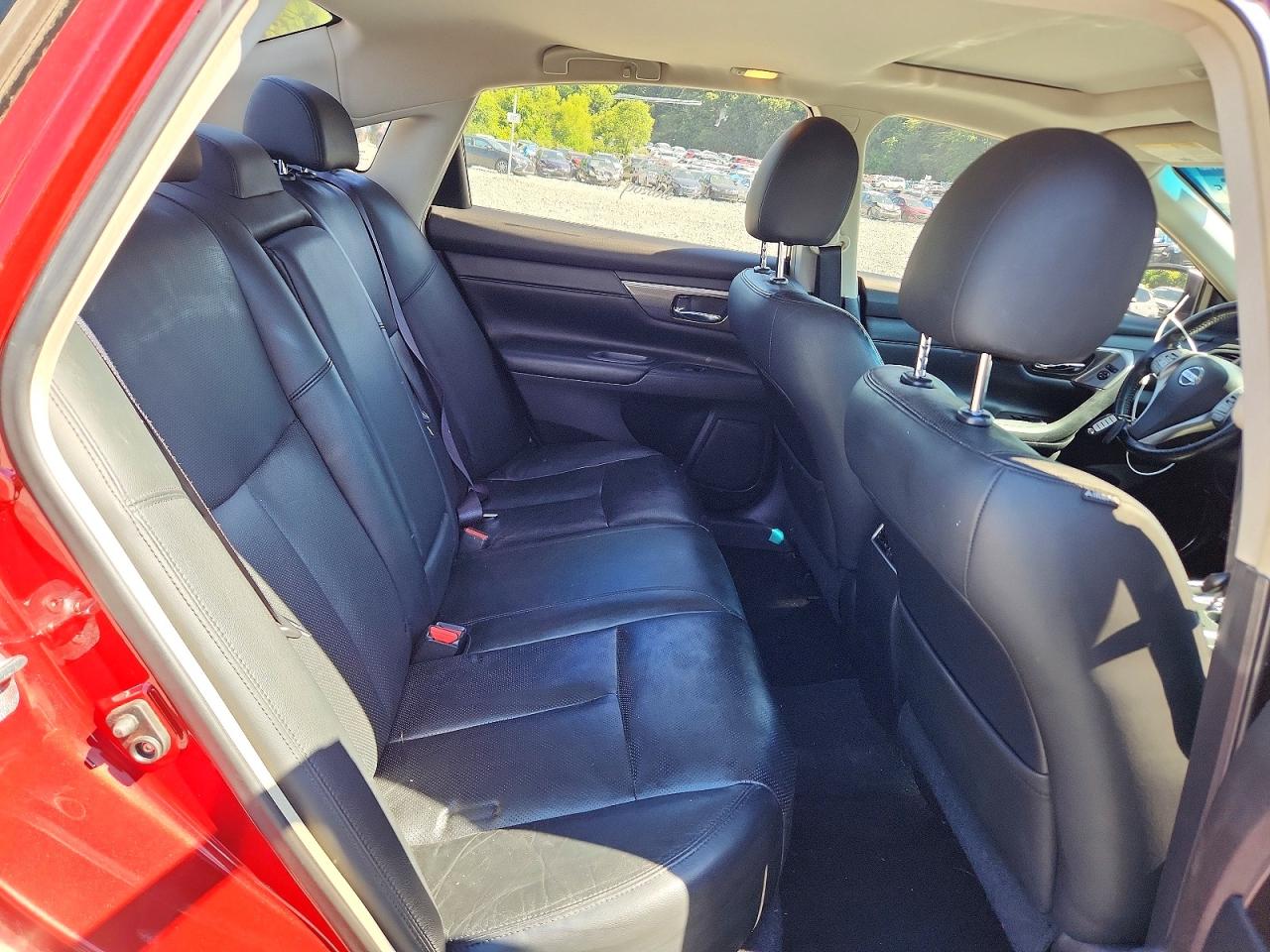 2013 Nissan Altima 2.5 Red vin: 1N4AL3APXDN445157
