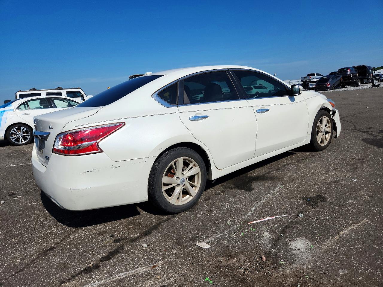 2013 Nissan Altima 2.5 White vin: 1N4AL3APXDN466428
