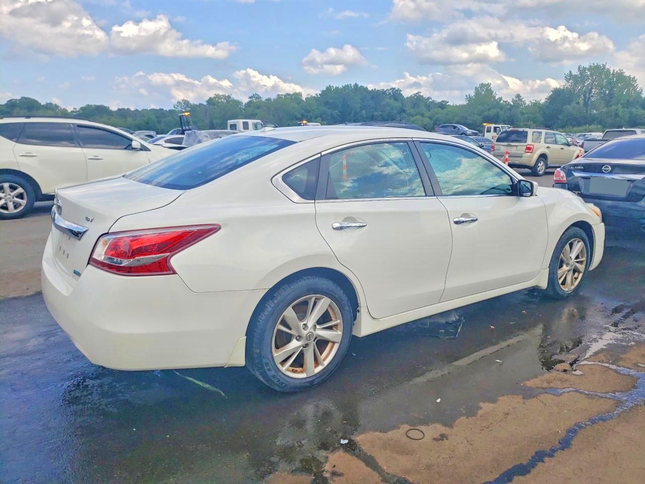 2013 Nissan Altima 2.5 White vin: 1N4AL3APXDN468213