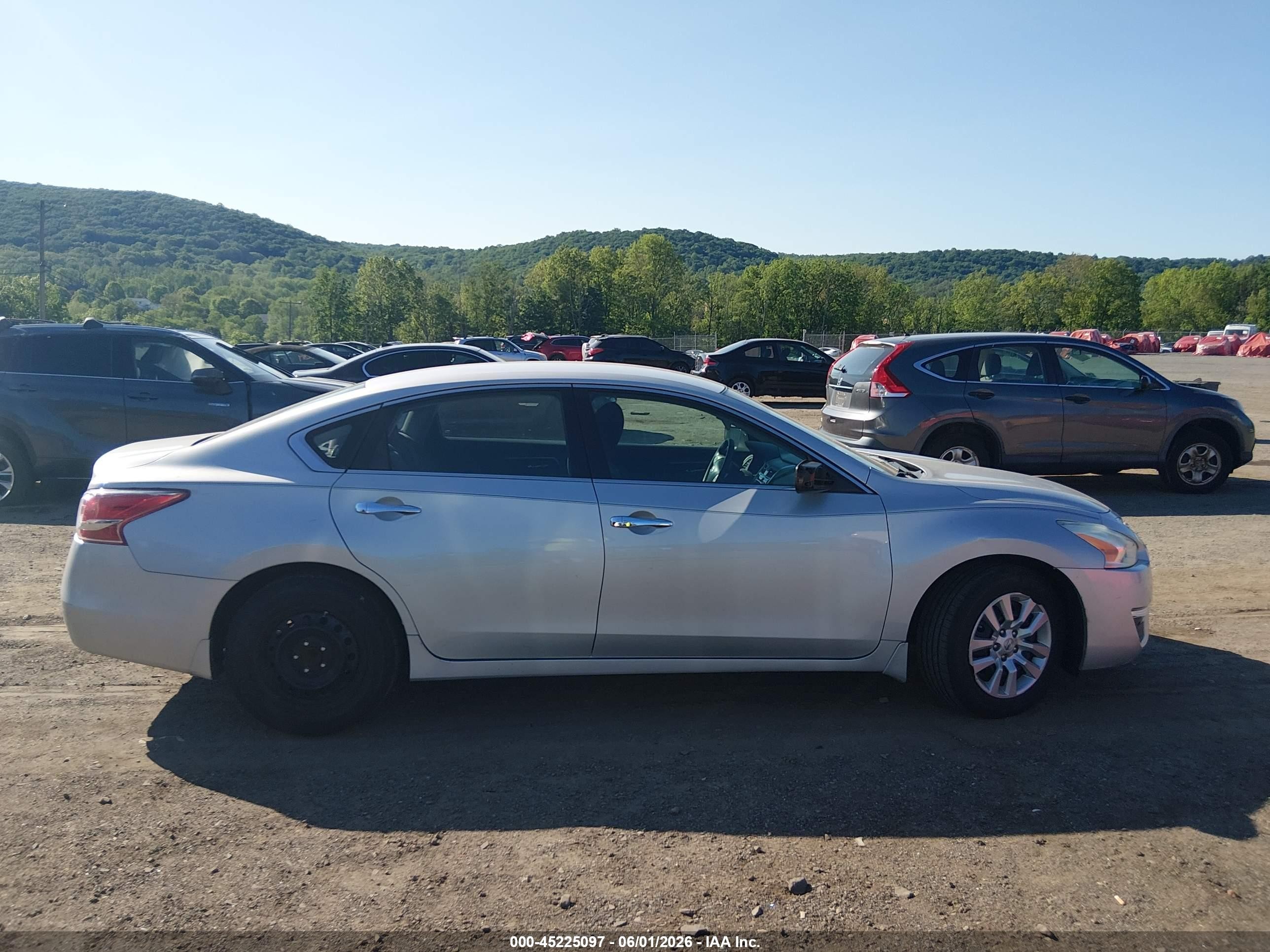 2013 Nissan Altima 2.5 S Silver vin: 1N4AL3APXDN535277