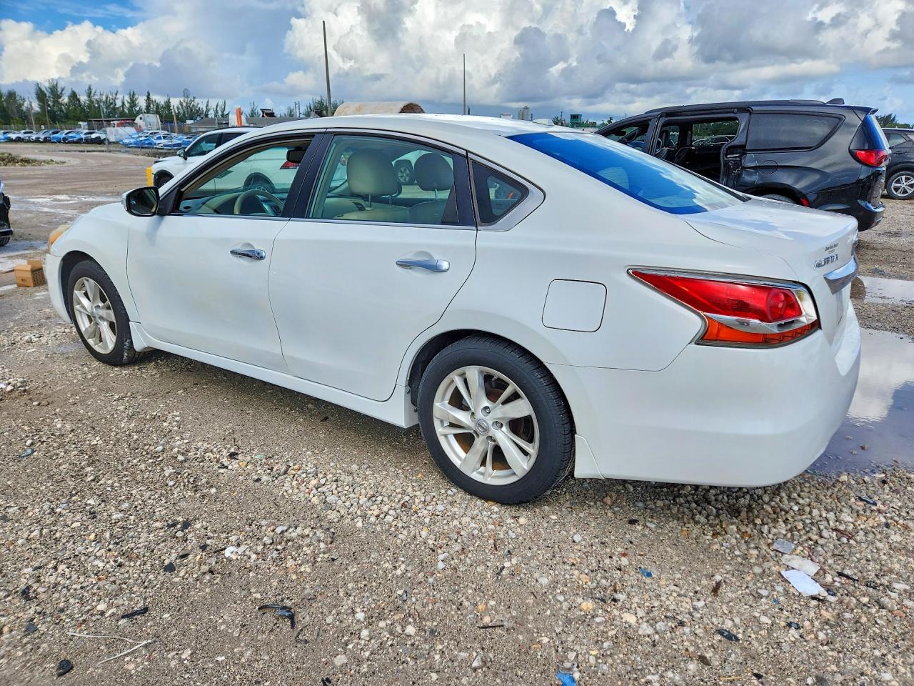 2013 Nissan Altima 2.5 Белый vin: 1N4AL3APXDN551530