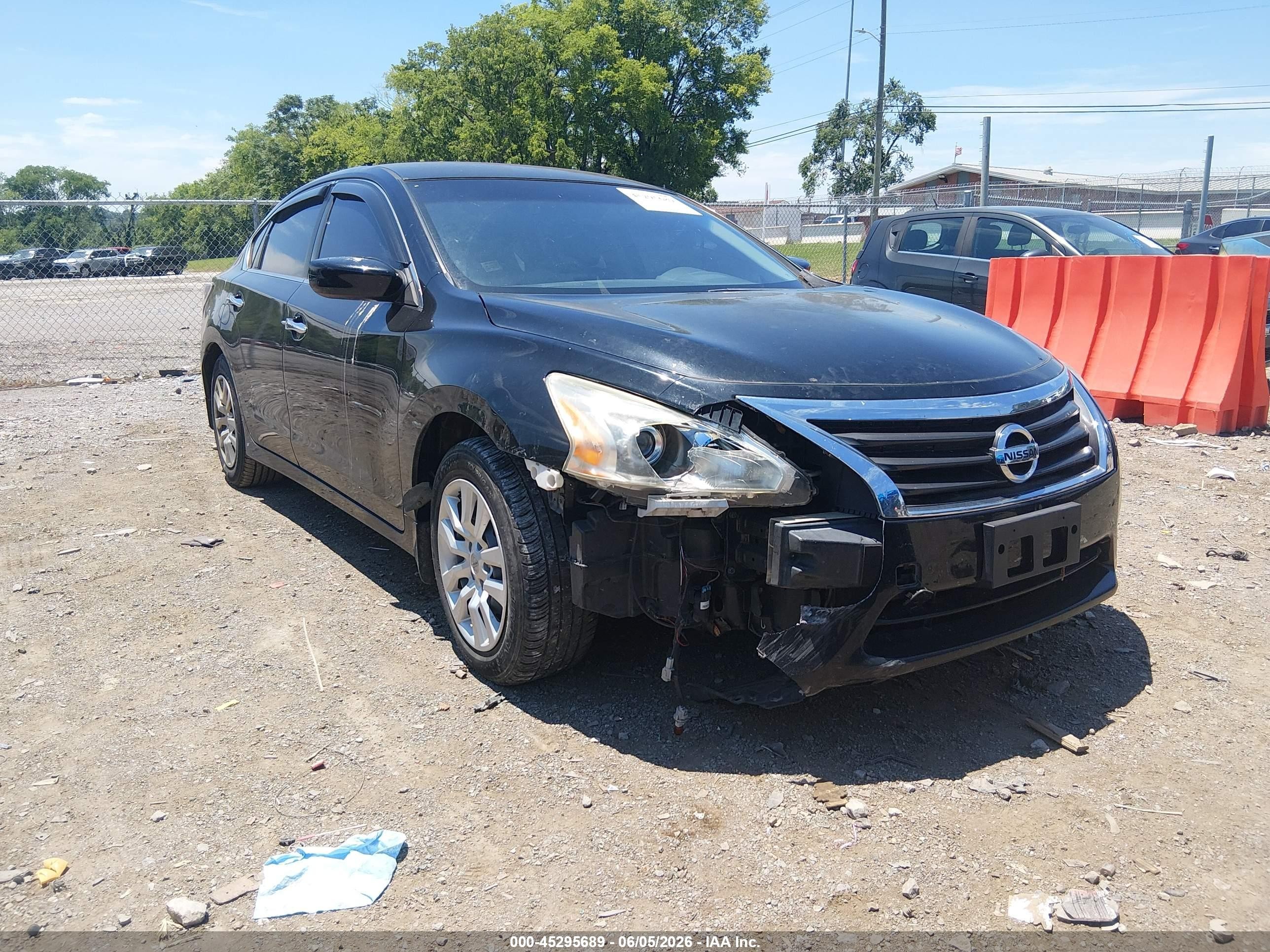 2014 Nissan Altima 2.5 S Черный vin: 1N4AL3APXEC117900