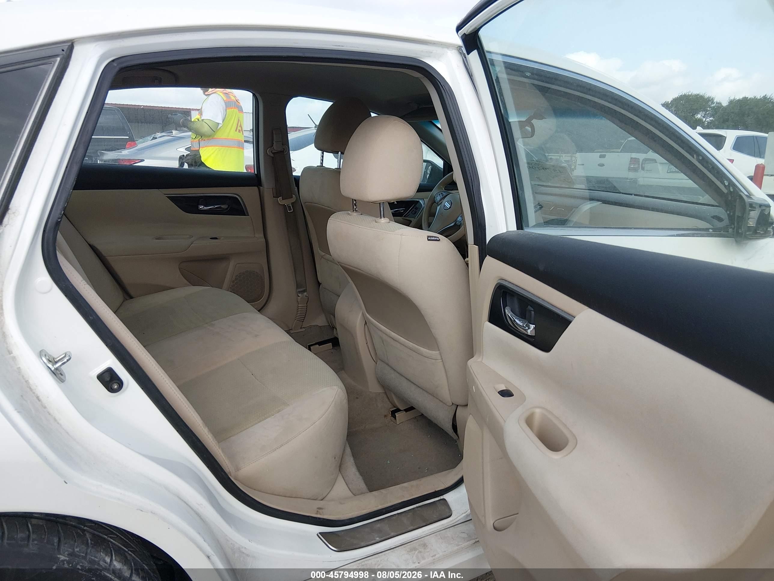 2014 Nissan Altima 2.5 S White vin: 1N4AL3APXEC125687
