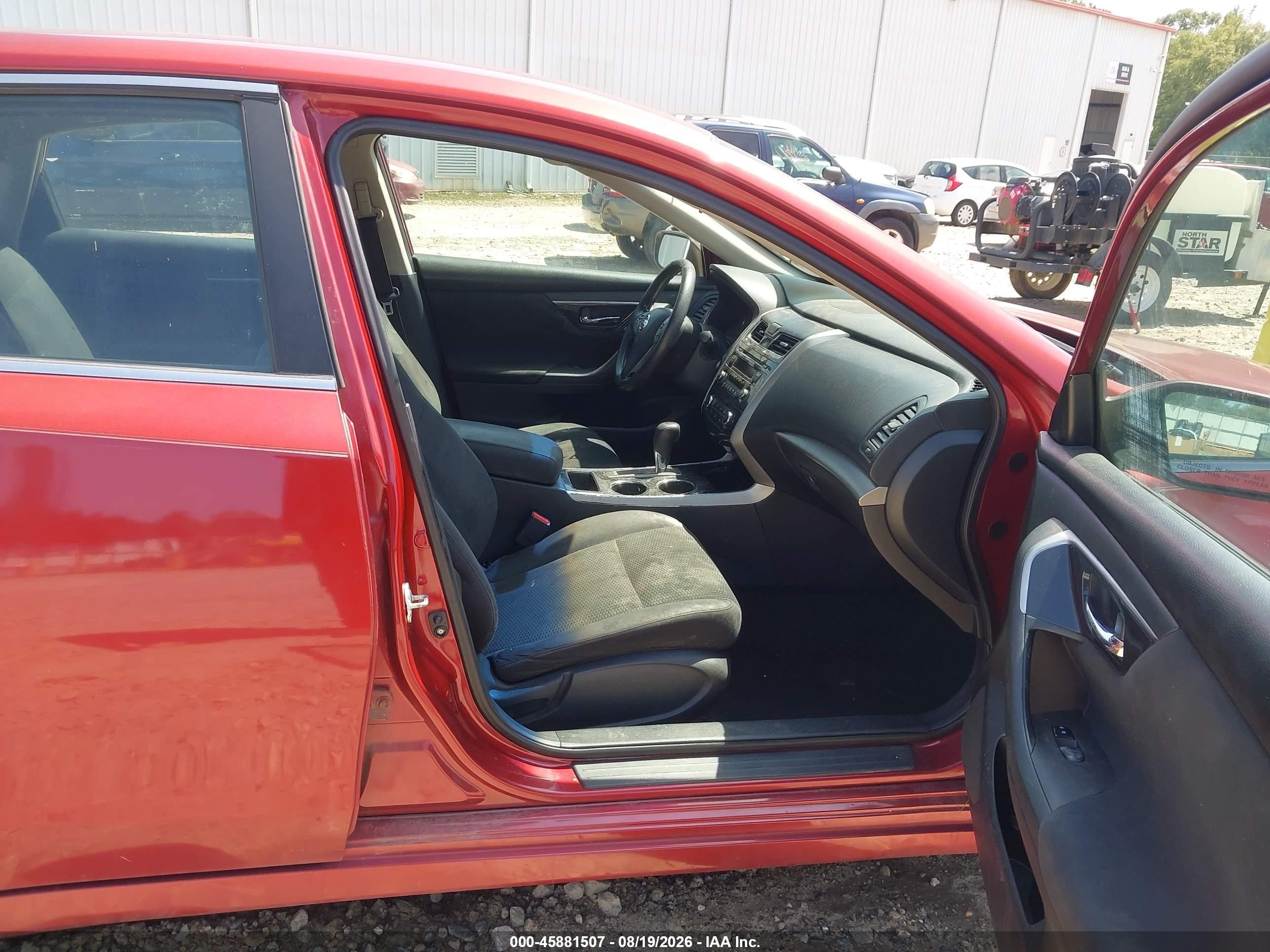 2014 Nissan Altima 2.5 S Red vin: 1N4AL3APXEC133336