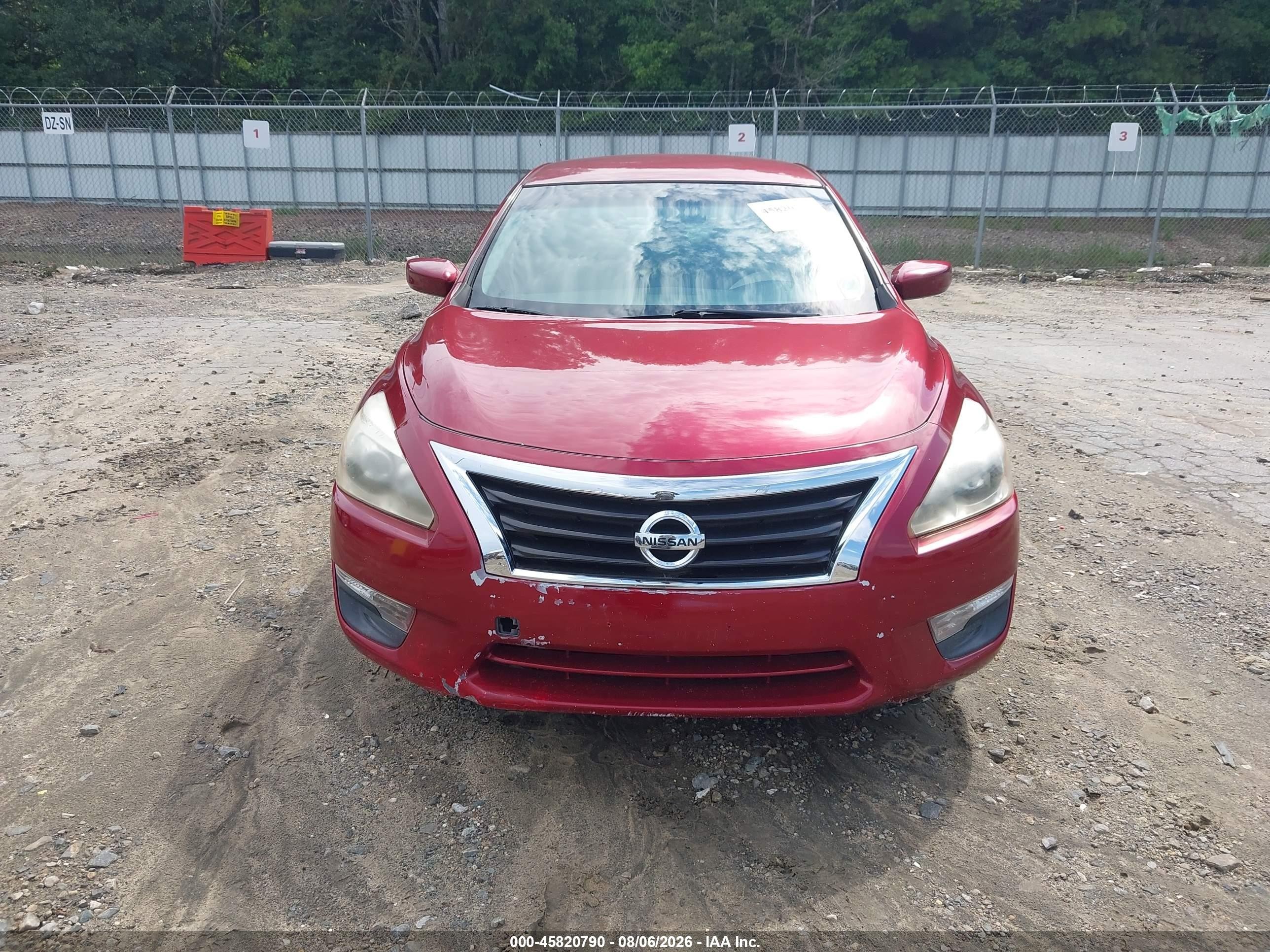 2014 Nissan Altima 2.5 S Red vin: 1N4AL3APXEC170323