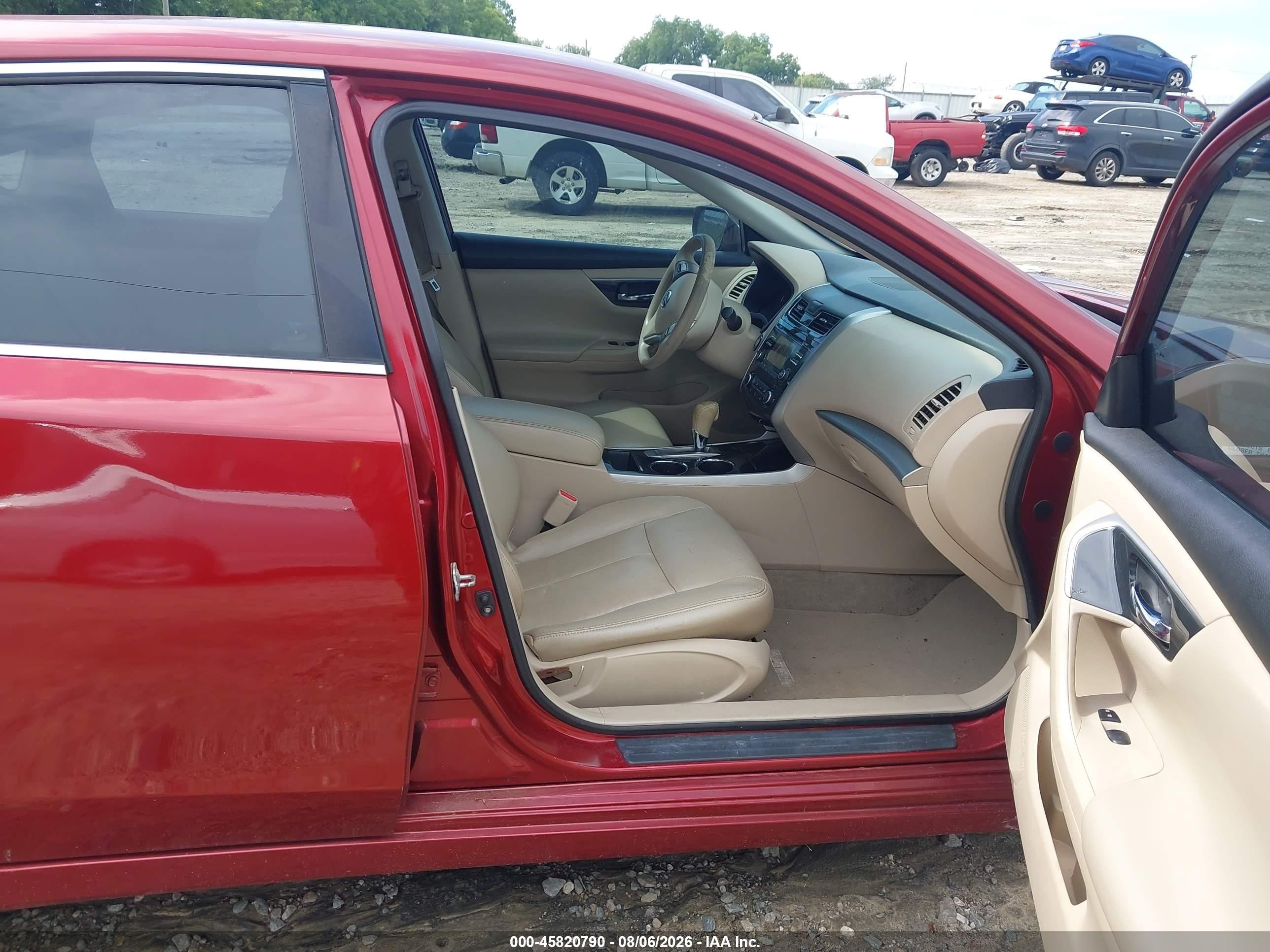 2014 Nissan Altima 2.5 S Red vin: 1N4AL3APXEC170323