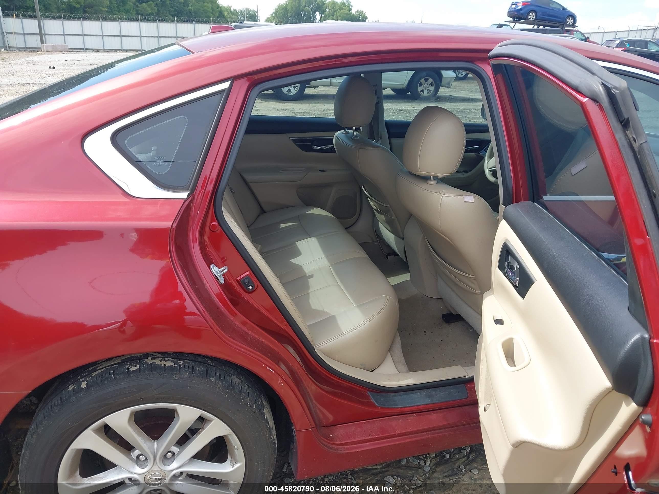 2014 Nissan Altima 2.5 S Red vin: 1N4AL3APXEC170323