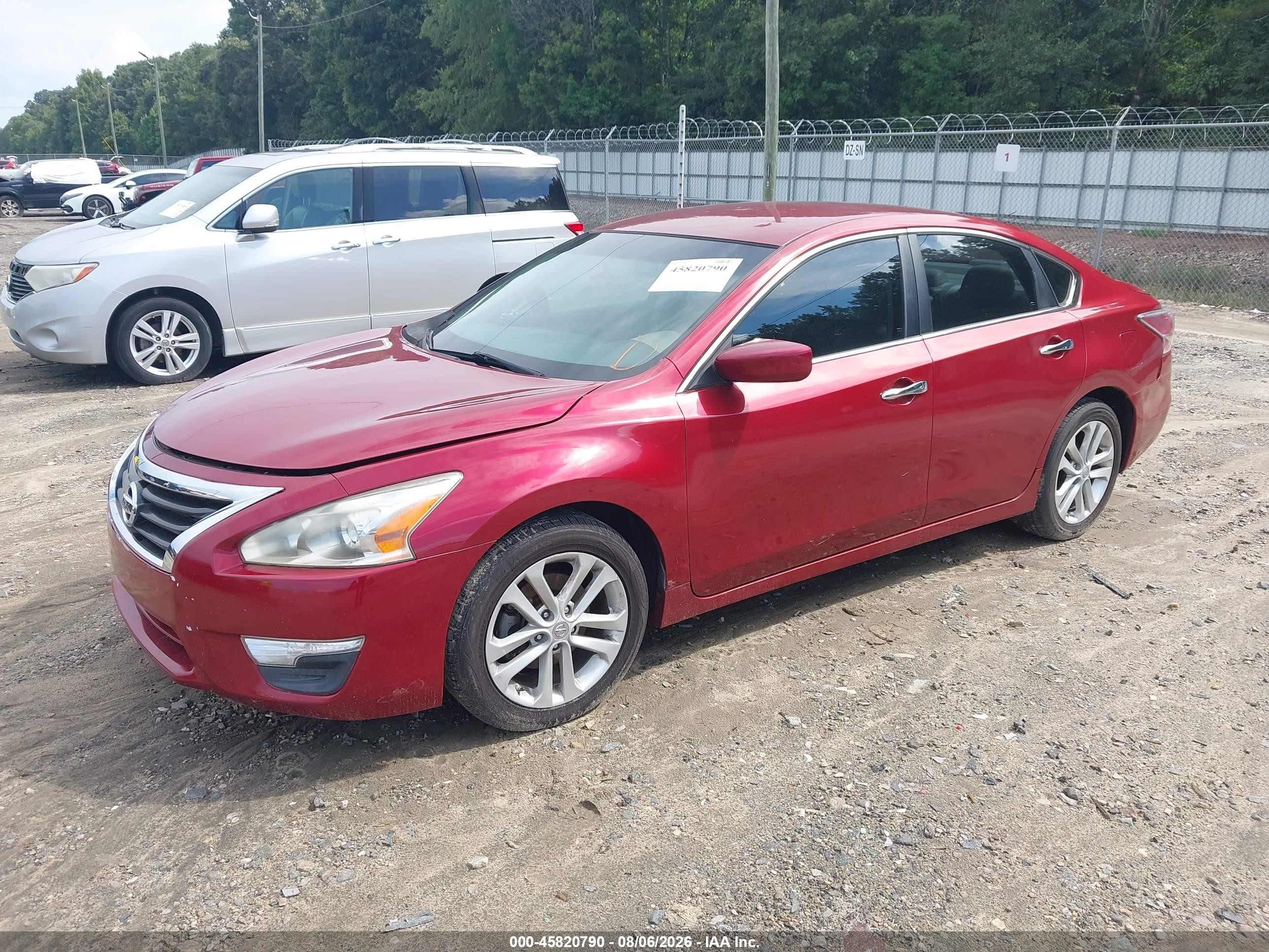 2014 Nissan Altima 2.5 S Red vin: 1N4AL3APXEC170323