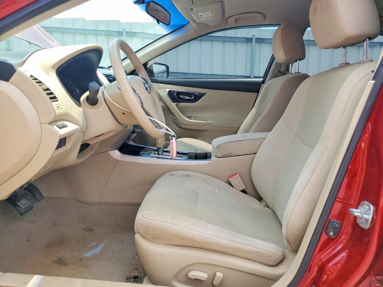 2014 Nissan Altima 2.5 S Red vin: 1N4AL3APXEC177952