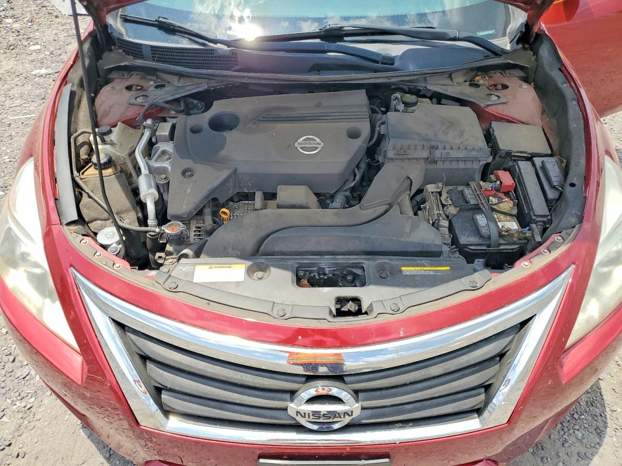 2014 Nissan Altima 2.5 S Red vin: 1N4AL3APXEC177952