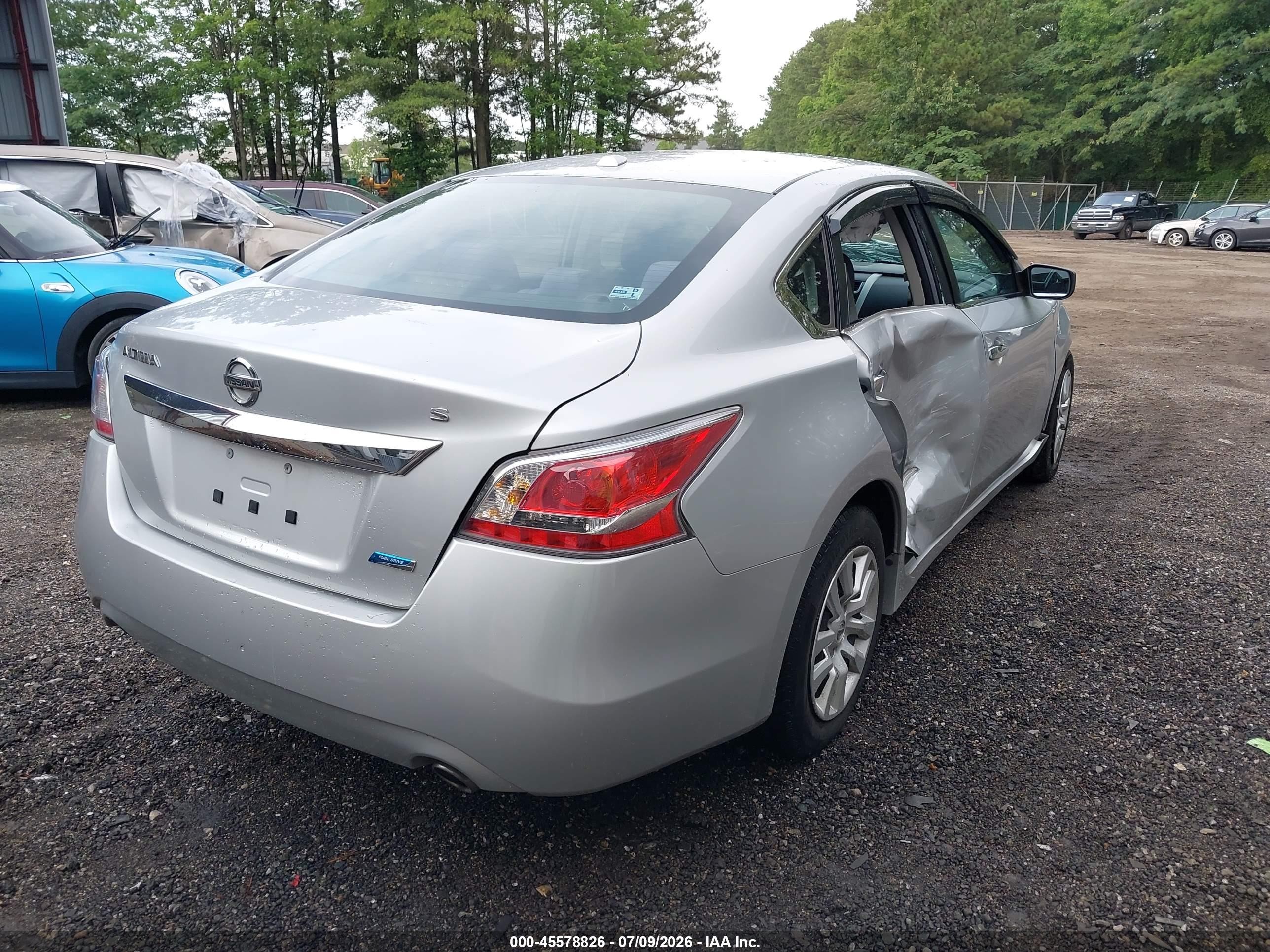 2014 Nissan Altima 2.5 S Silver vin: 1N4AL3APXEC187039
