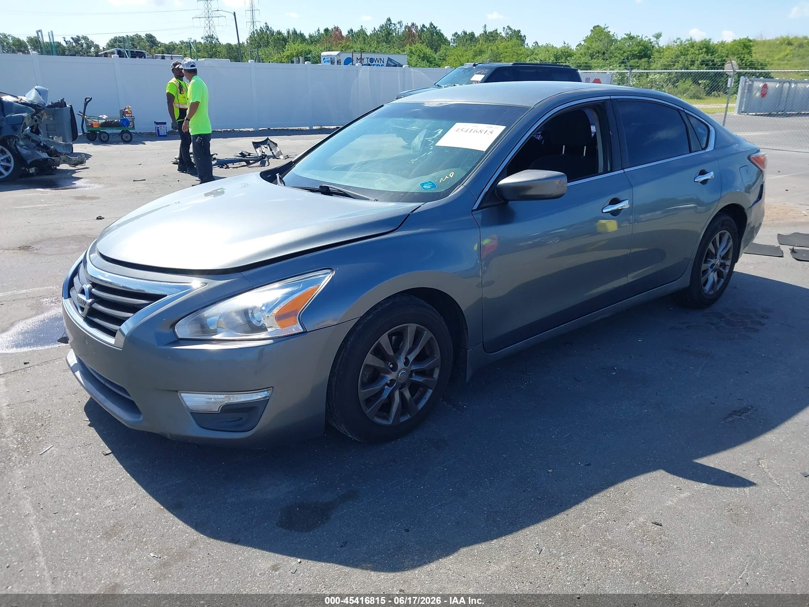 2014 Nissan Altima 2.5 S Silver vin: 1N4AL3APXEC327848
