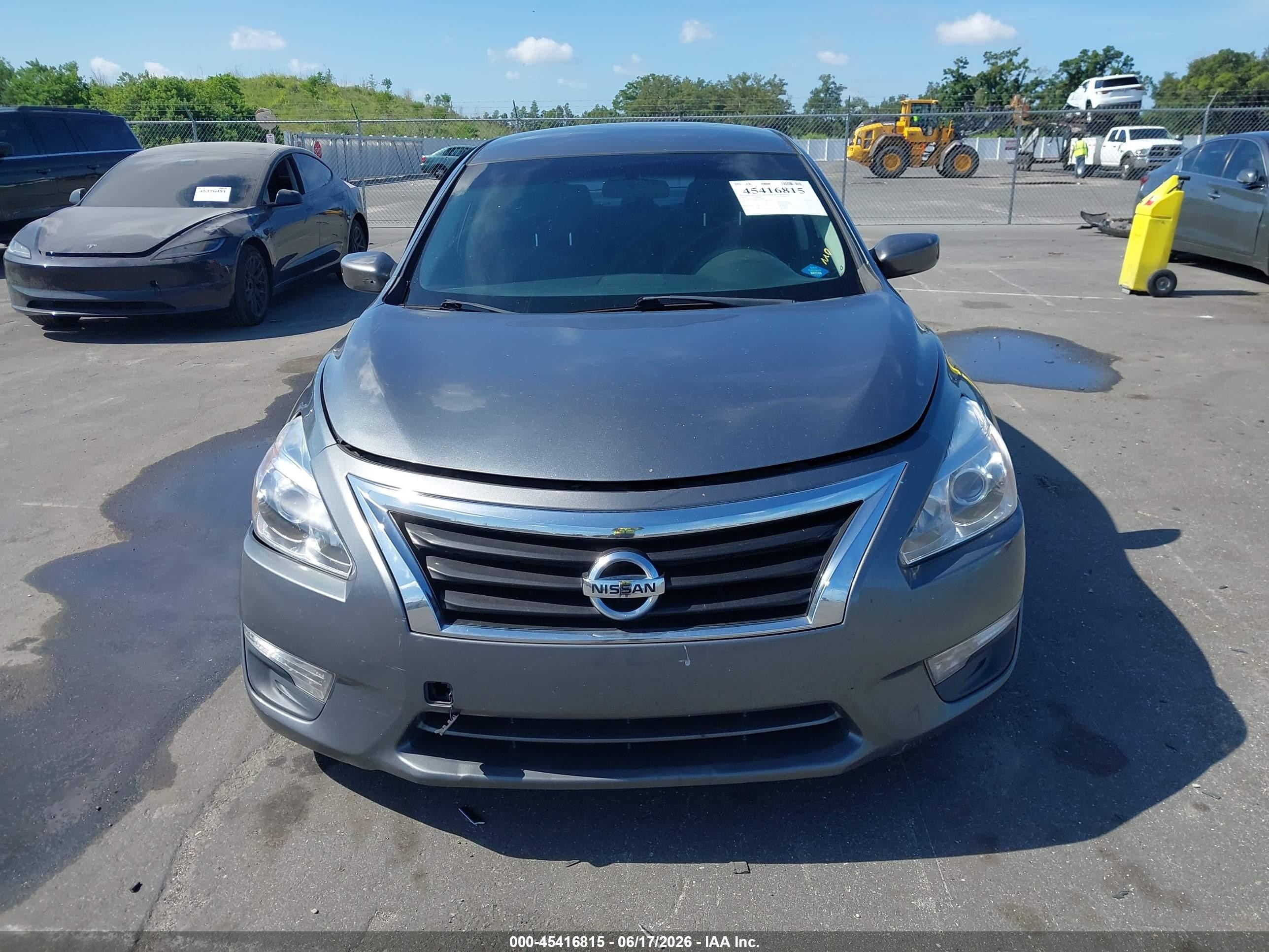 2014 Nissan Altima 2.5 S Silver vin: 1N4AL3APXEC327848