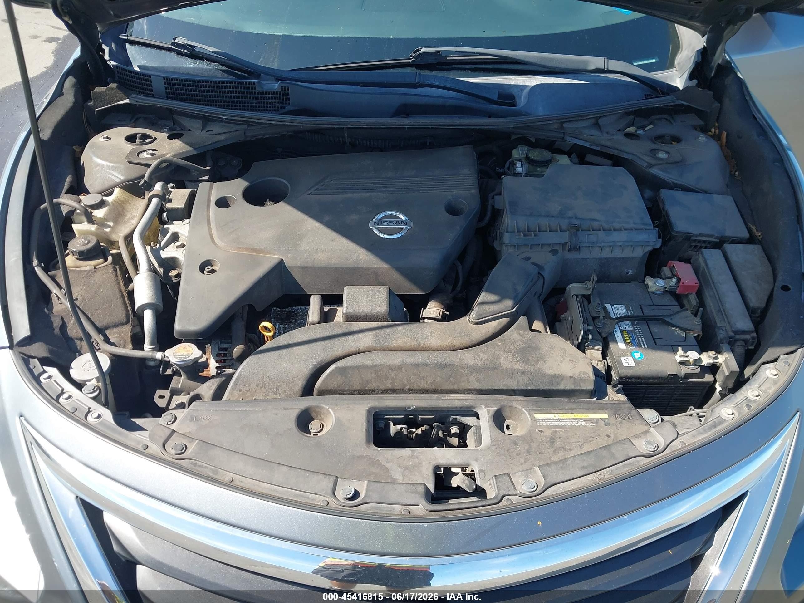 2014 Nissan Altima 2.5 S Silver vin: 1N4AL3APXEC327848