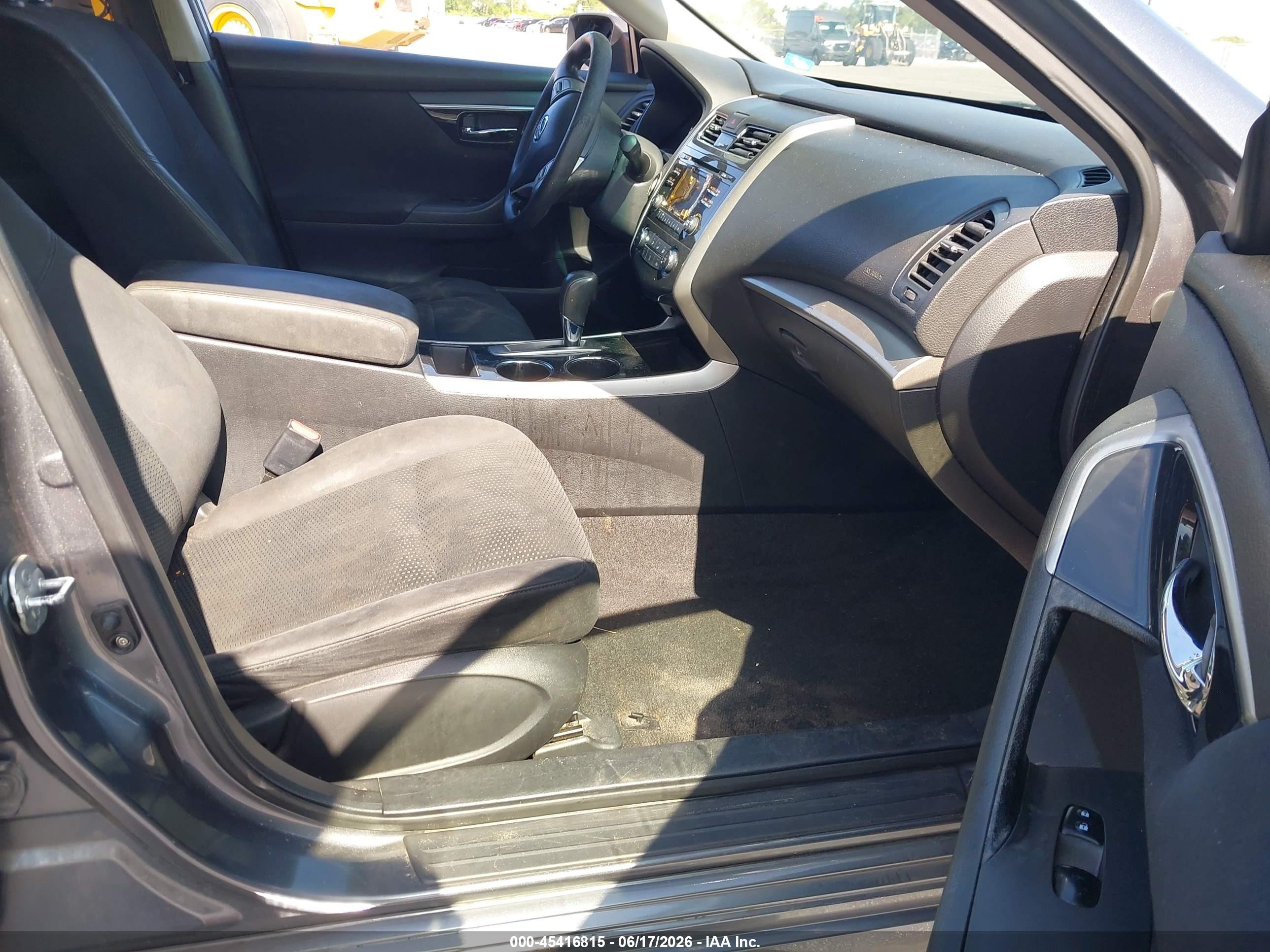 2014 Nissan Altima 2.5 S Silver vin: 1N4AL3APXEC327848