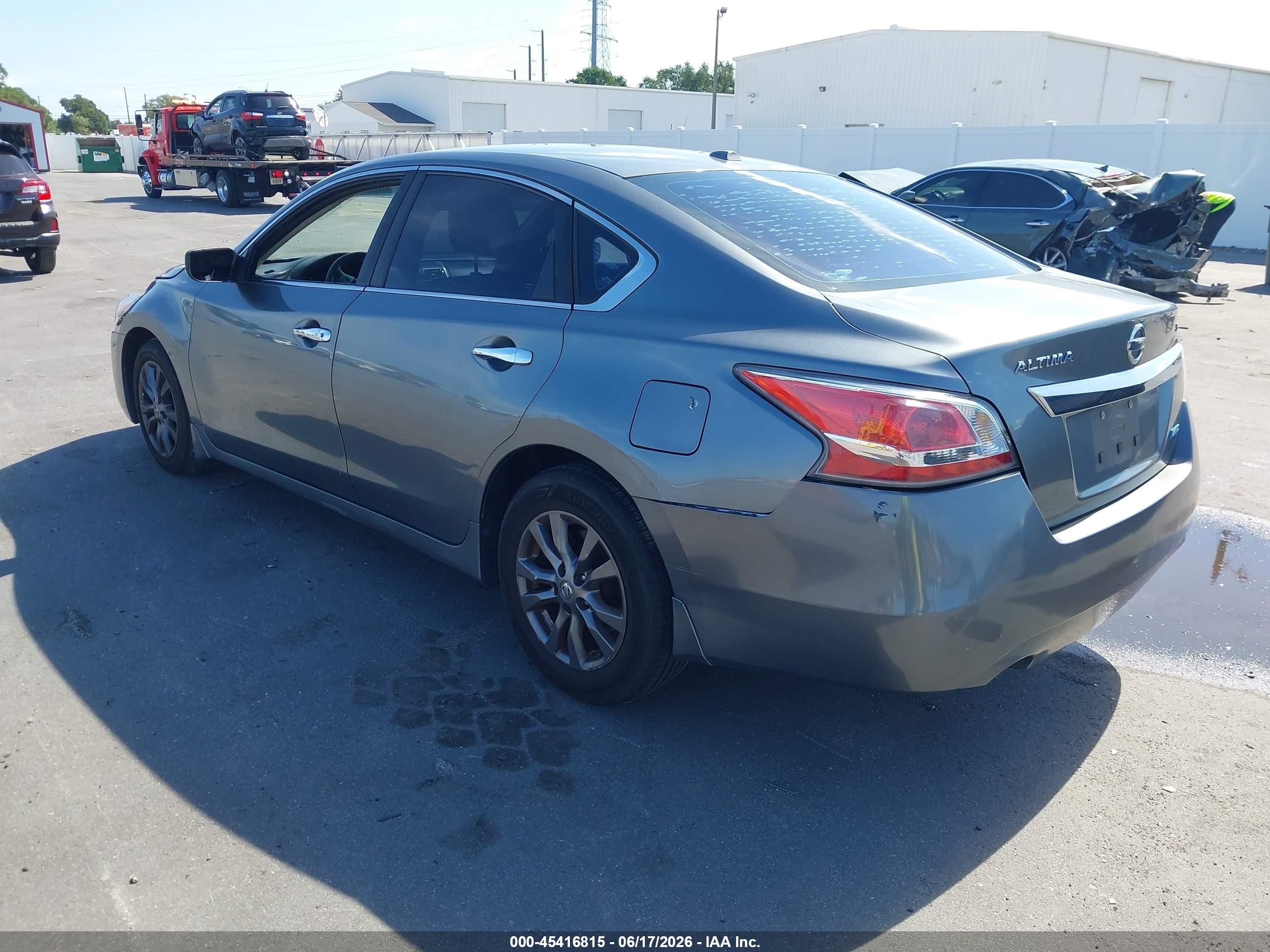 2014 Nissan Altima 2.5 S Silver vin: 1N4AL3APXEC327848