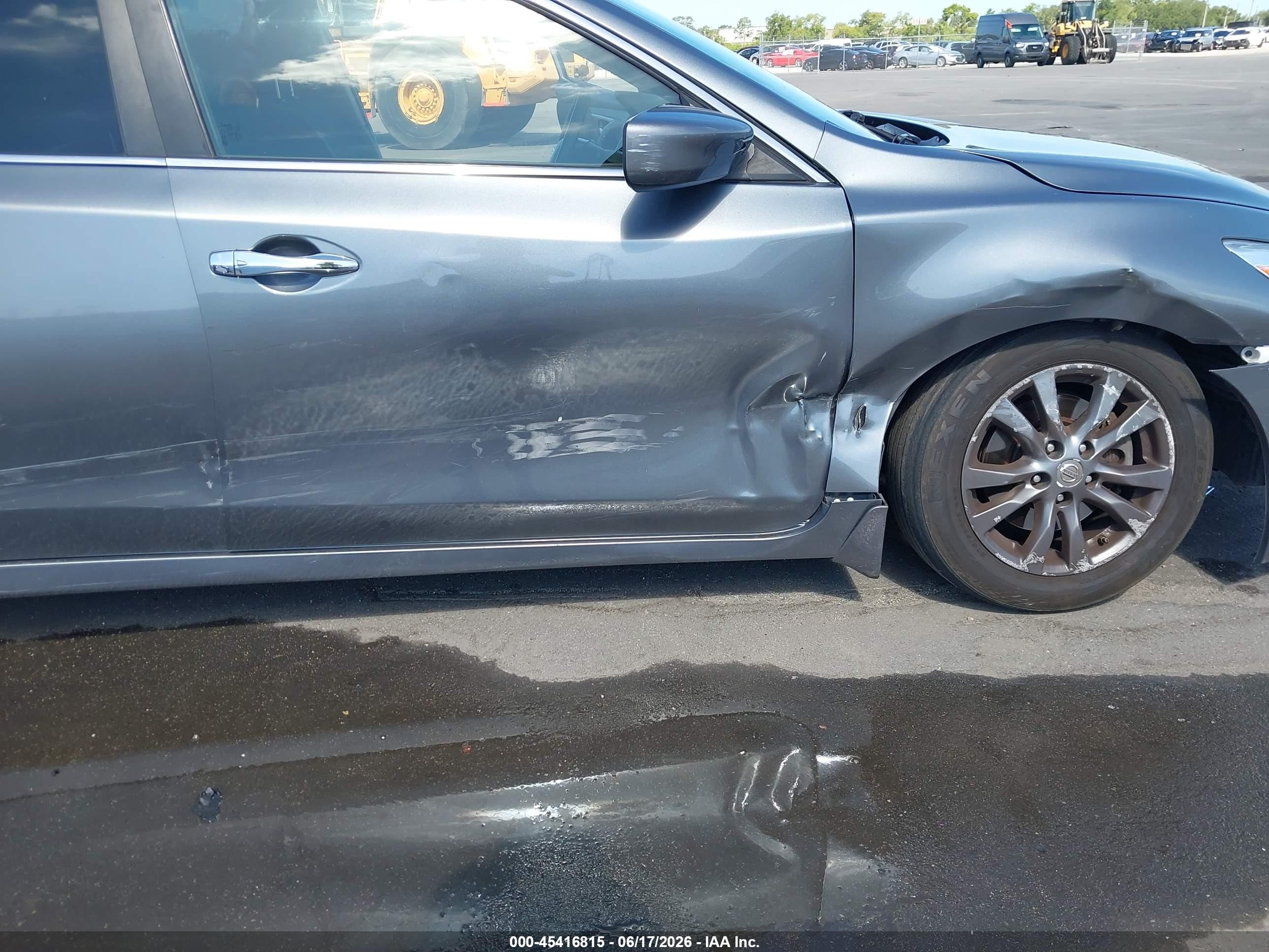 2014 Nissan Altima 2.5 S Silver vin: 1N4AL3APXEC327848