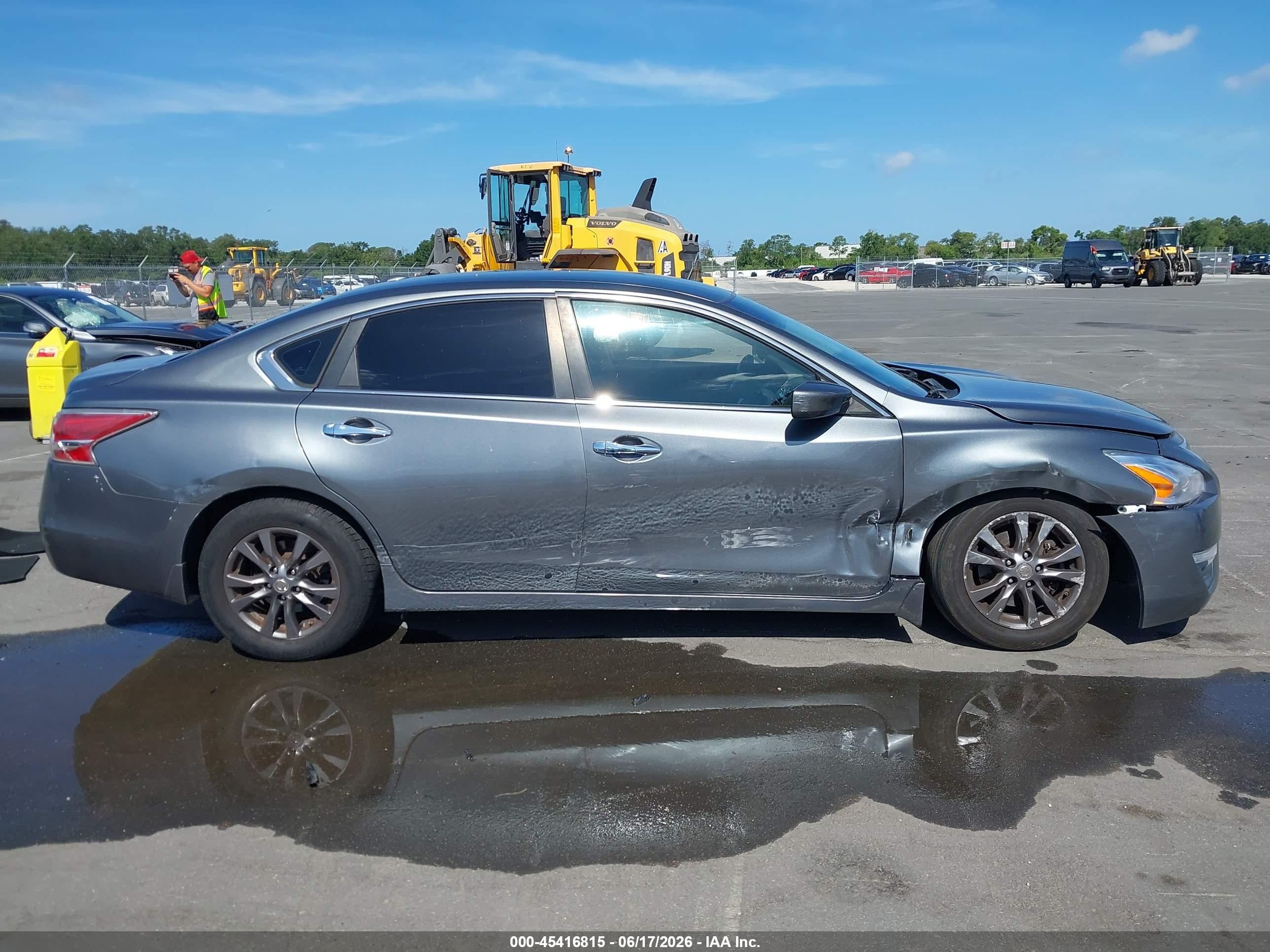 2014 Nissan Altima 2.5 S Silver vin: 1N4AL3APXEC327848