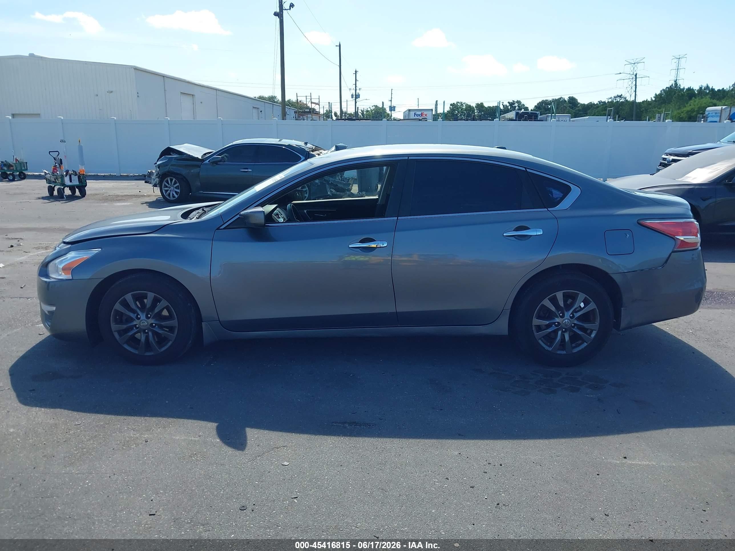 2014 Nissan Altima 2.5 S Silver vin: 1N4AL3APXEC327848