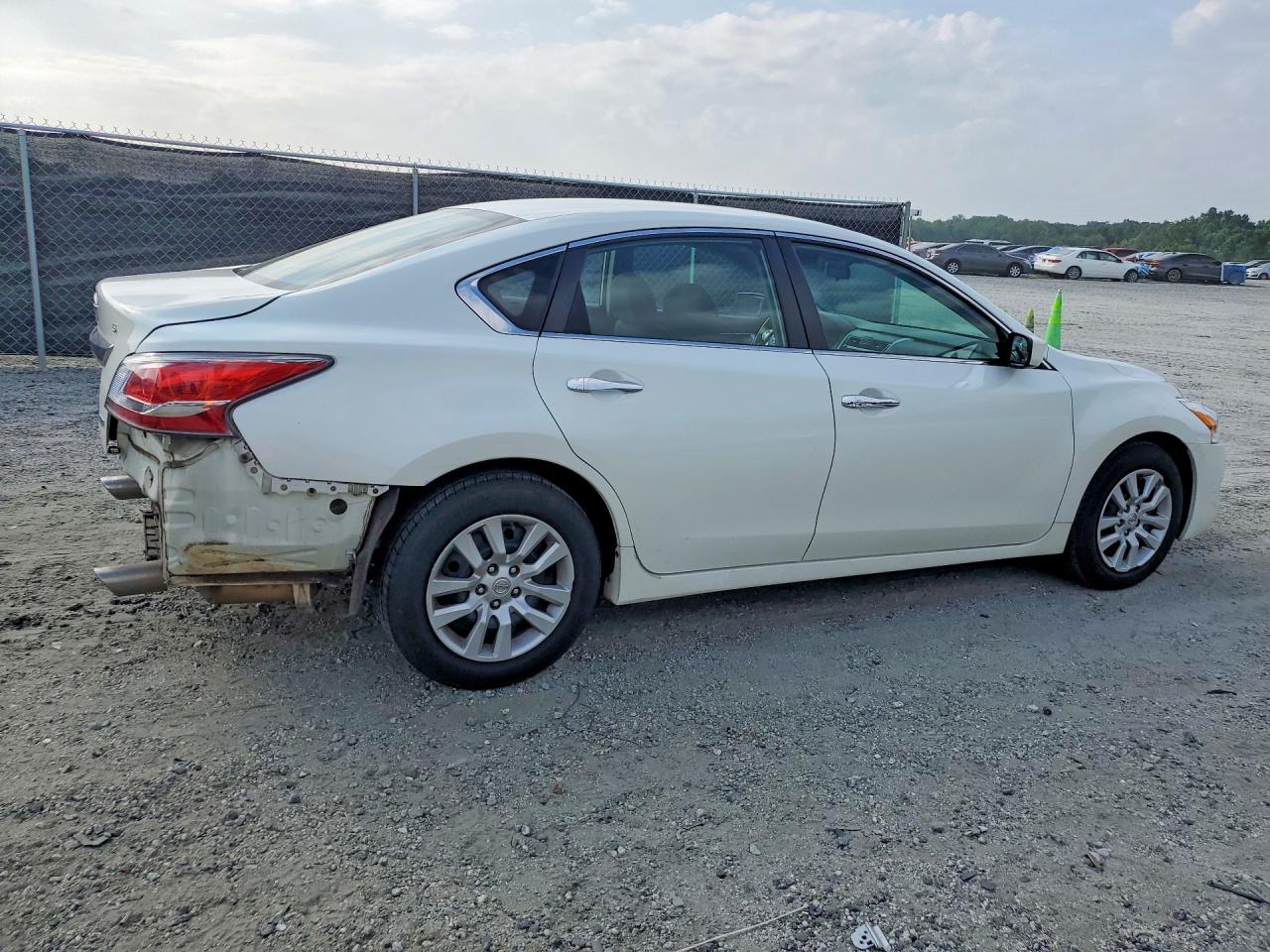 2014 Nissan Altima 2.5 White vin: 1N4AL3APXEN214020