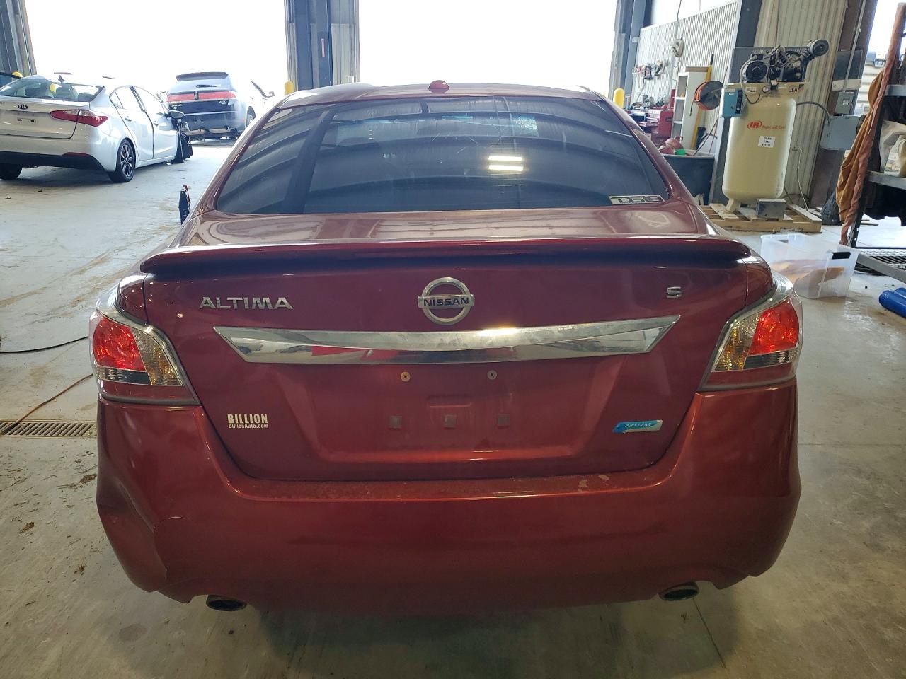 2014 Nissan Altima 2.5 S Red vin: 1N4AL3APXEN233800