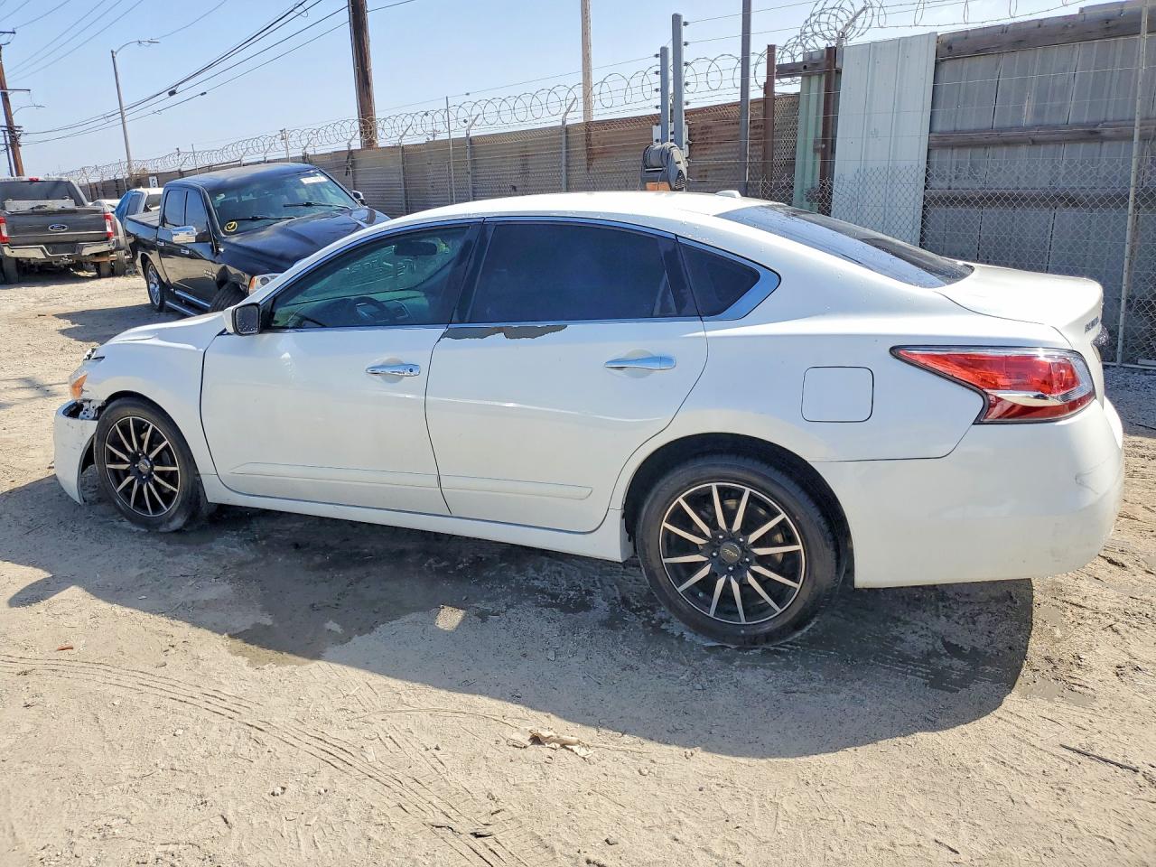2014 Nissan Altima 2.5 Sv White vin: 1N4AL3APXEN253058