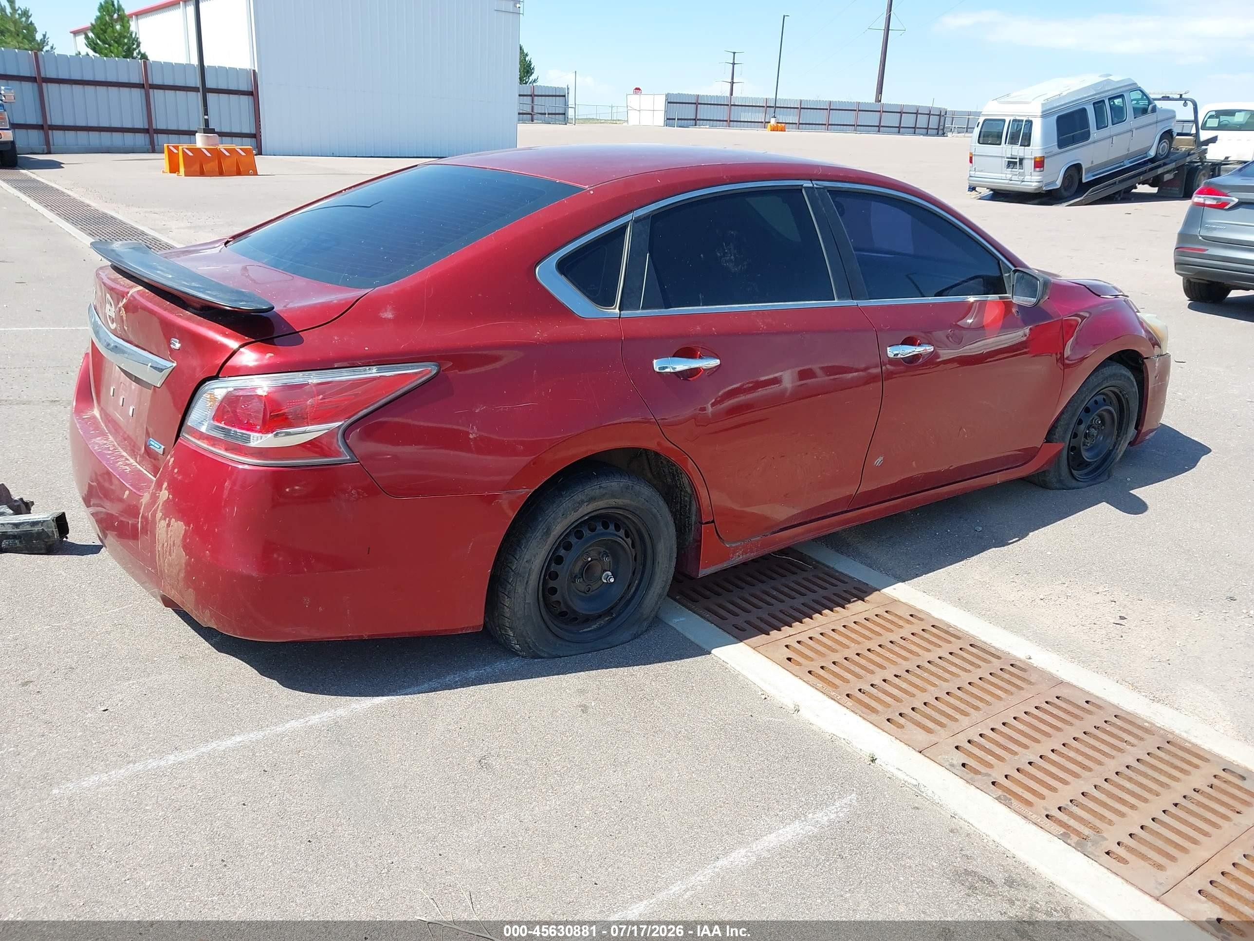 2014 Nissan Altima 2.5 S Red vin: 1N4AL3APXEN338546